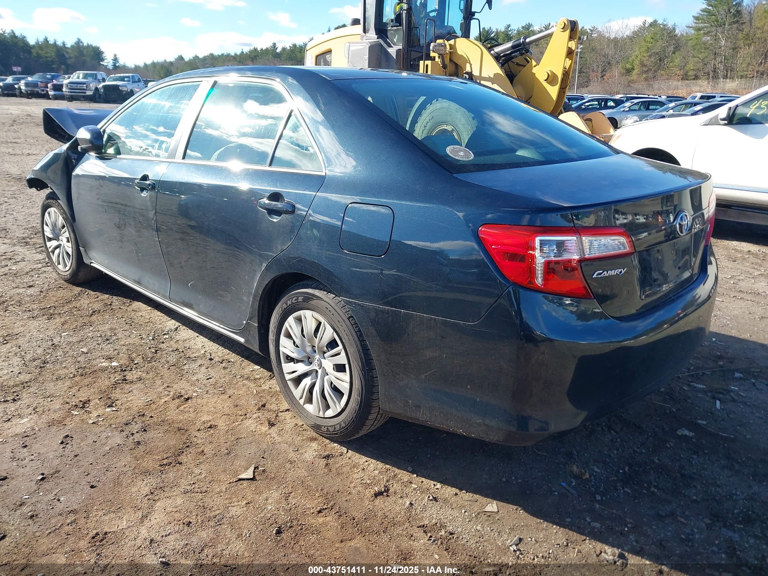 TOYOTA CAMRY image 3