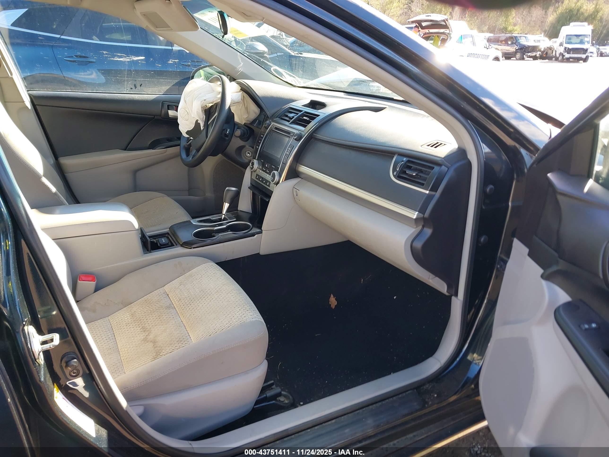 TOYOTA CAMRY image 5