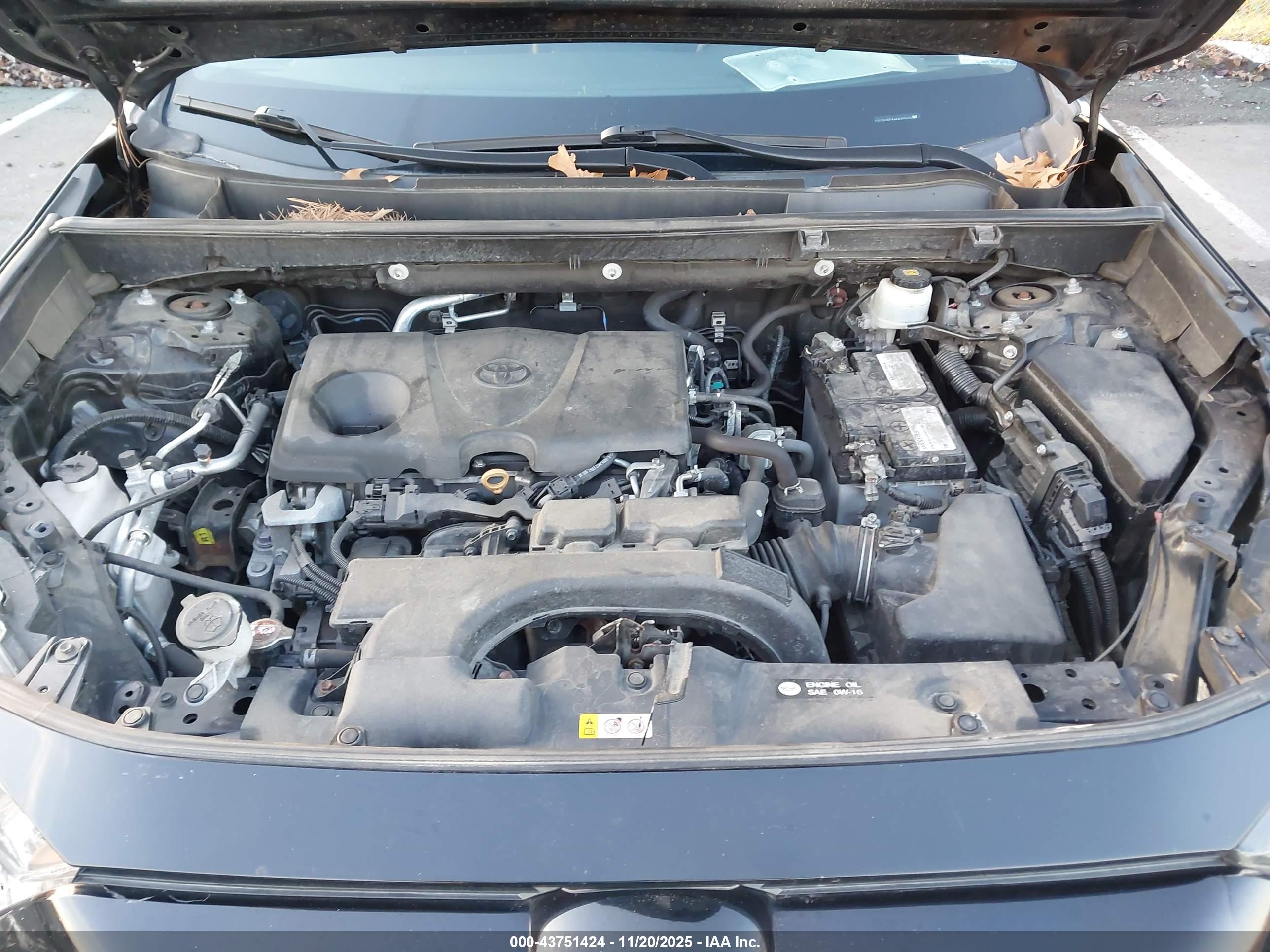 TOYOTA RAV4 image 10