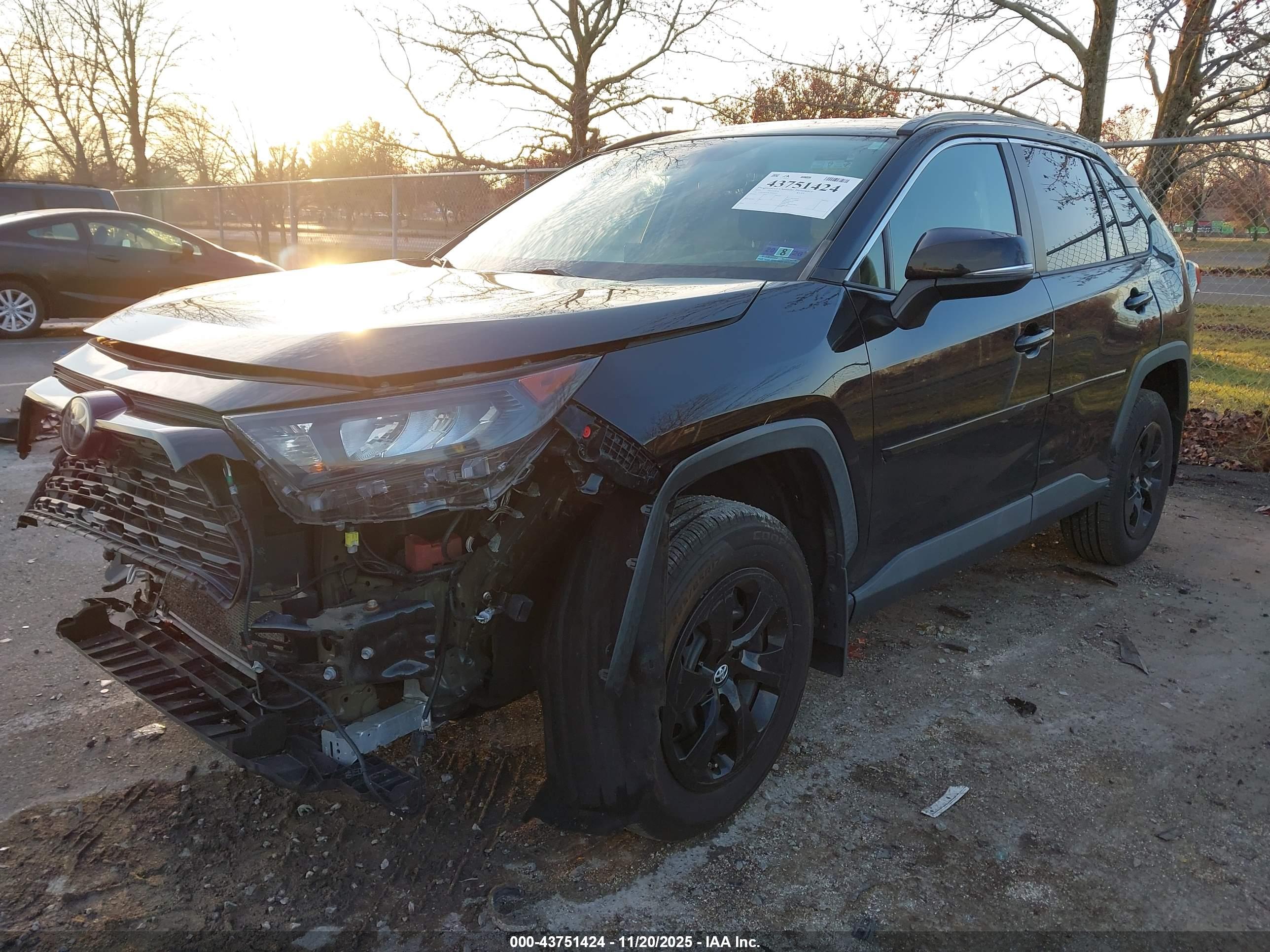 TOYOTA RAV4 image 2