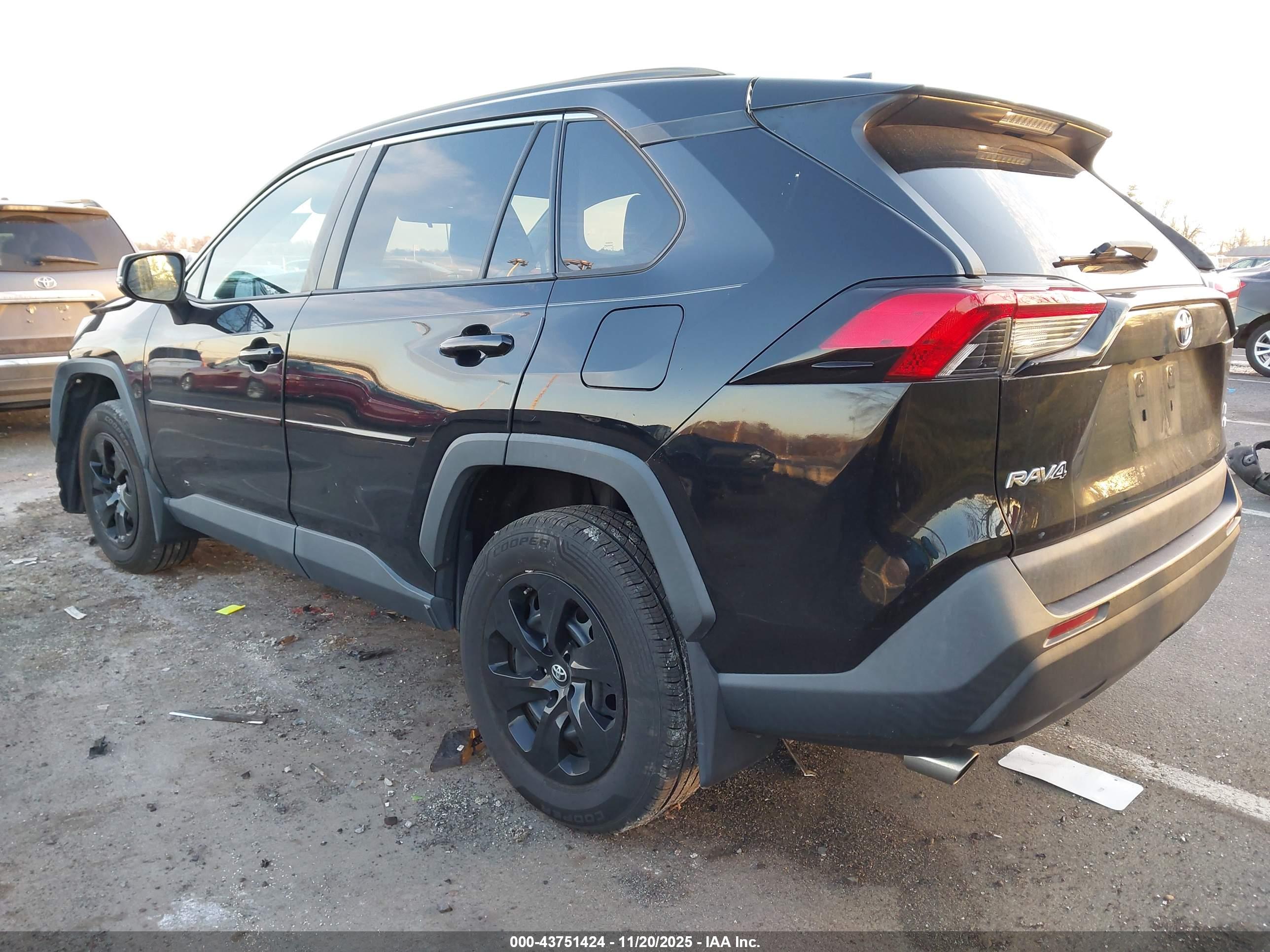 TOYOTA RAV4 image 3