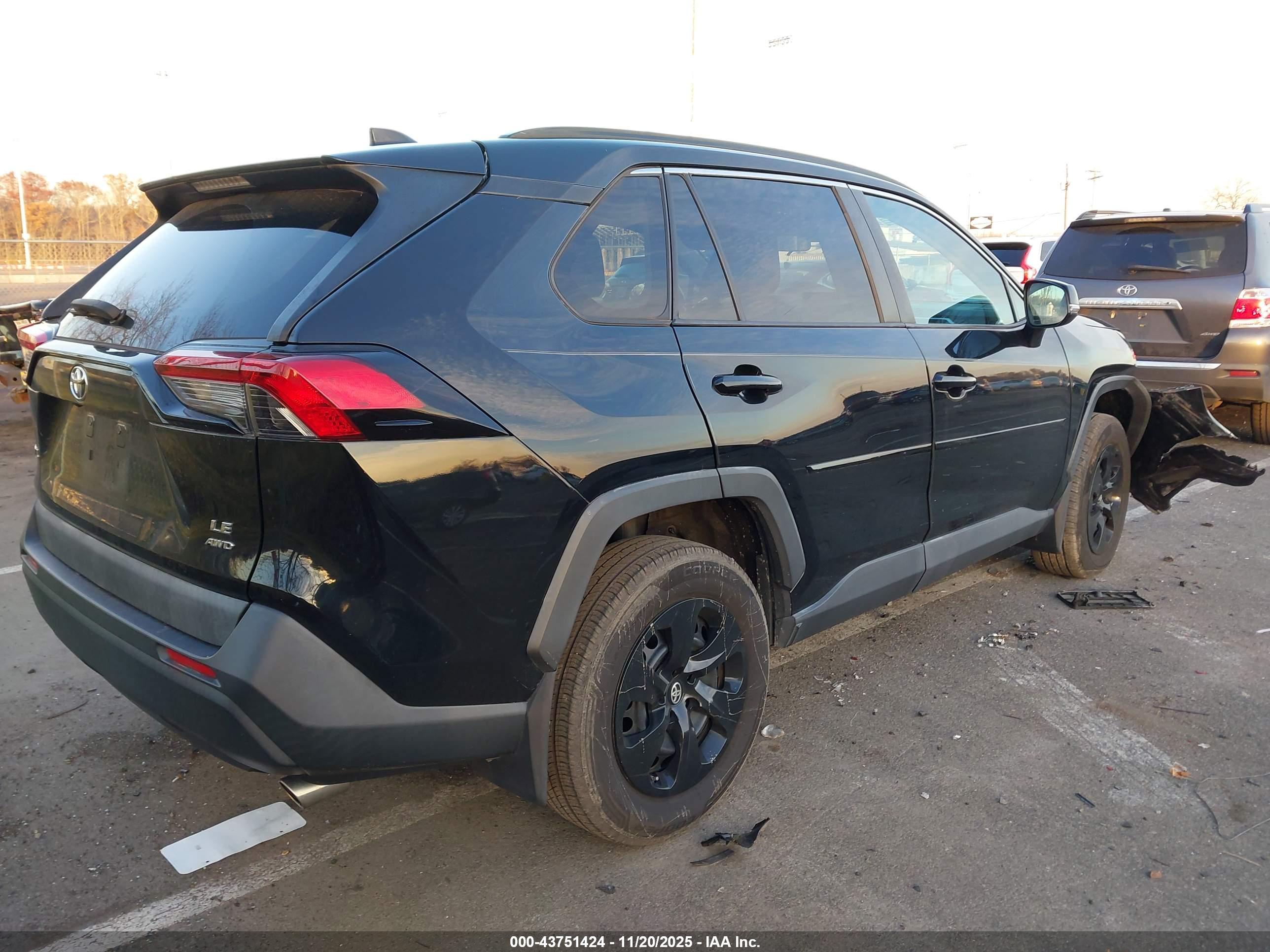 TOYOTA RAV4 image 4