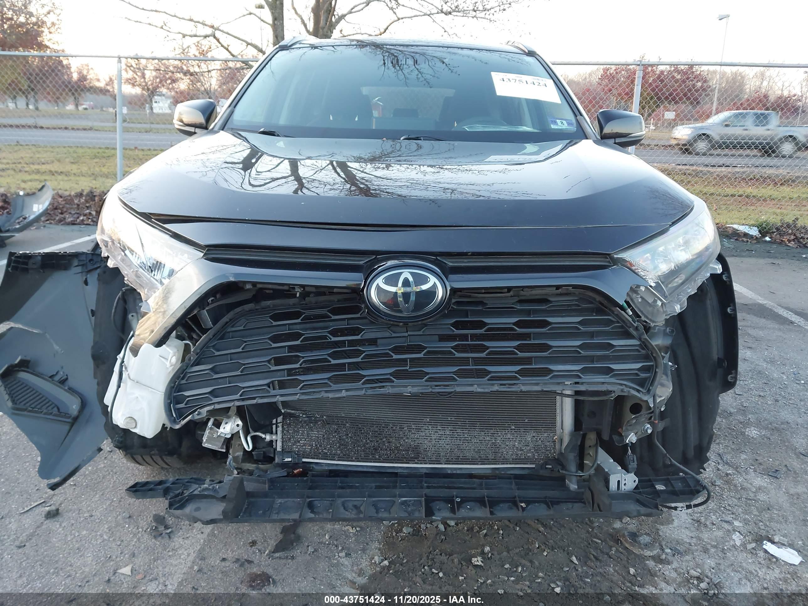 TOYOTA RAV4 image 6