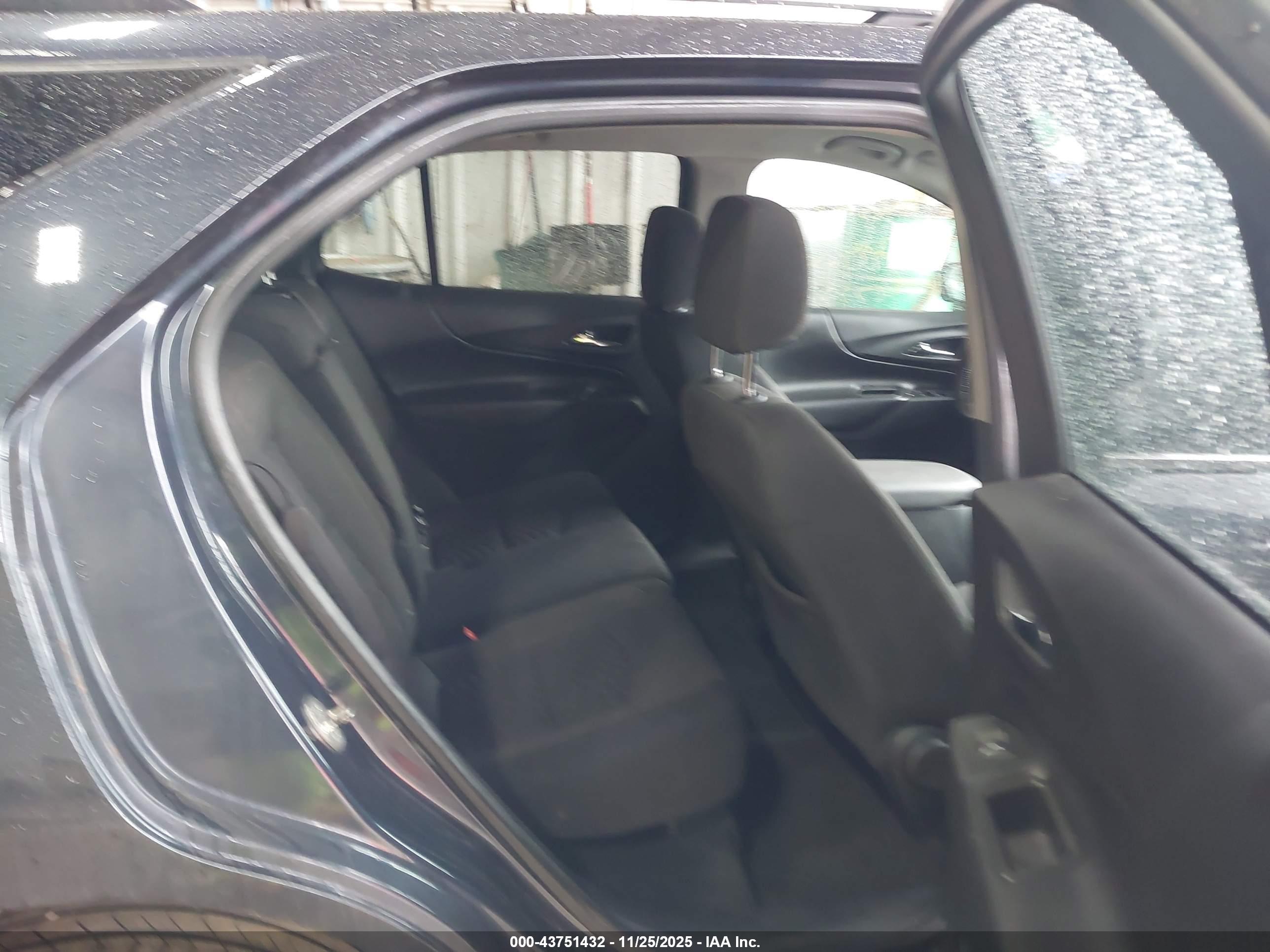 CHEVROLET EQUINOX image 8