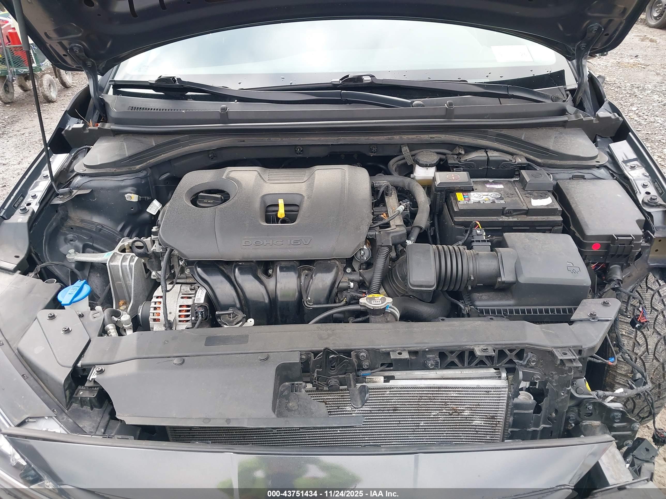 HYUNDAI ELANTRA image 10
