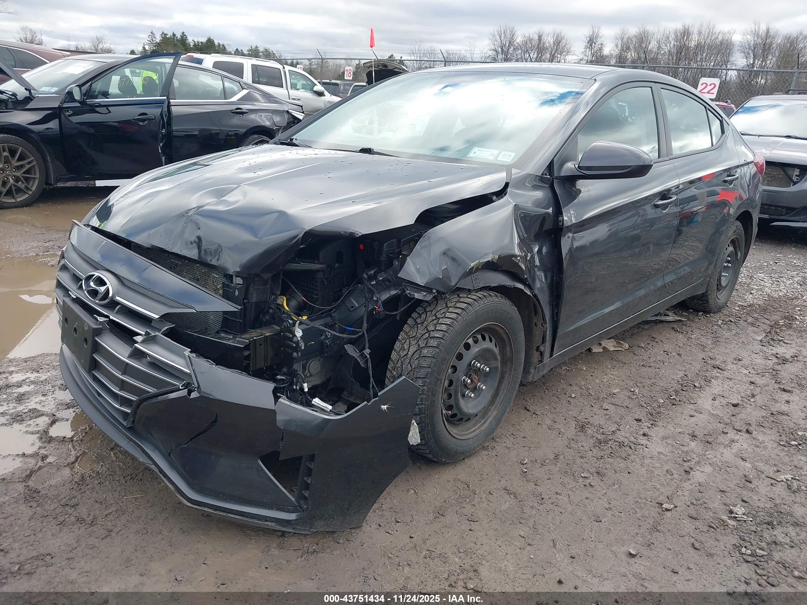HYUNDAI ELANTRA image 2