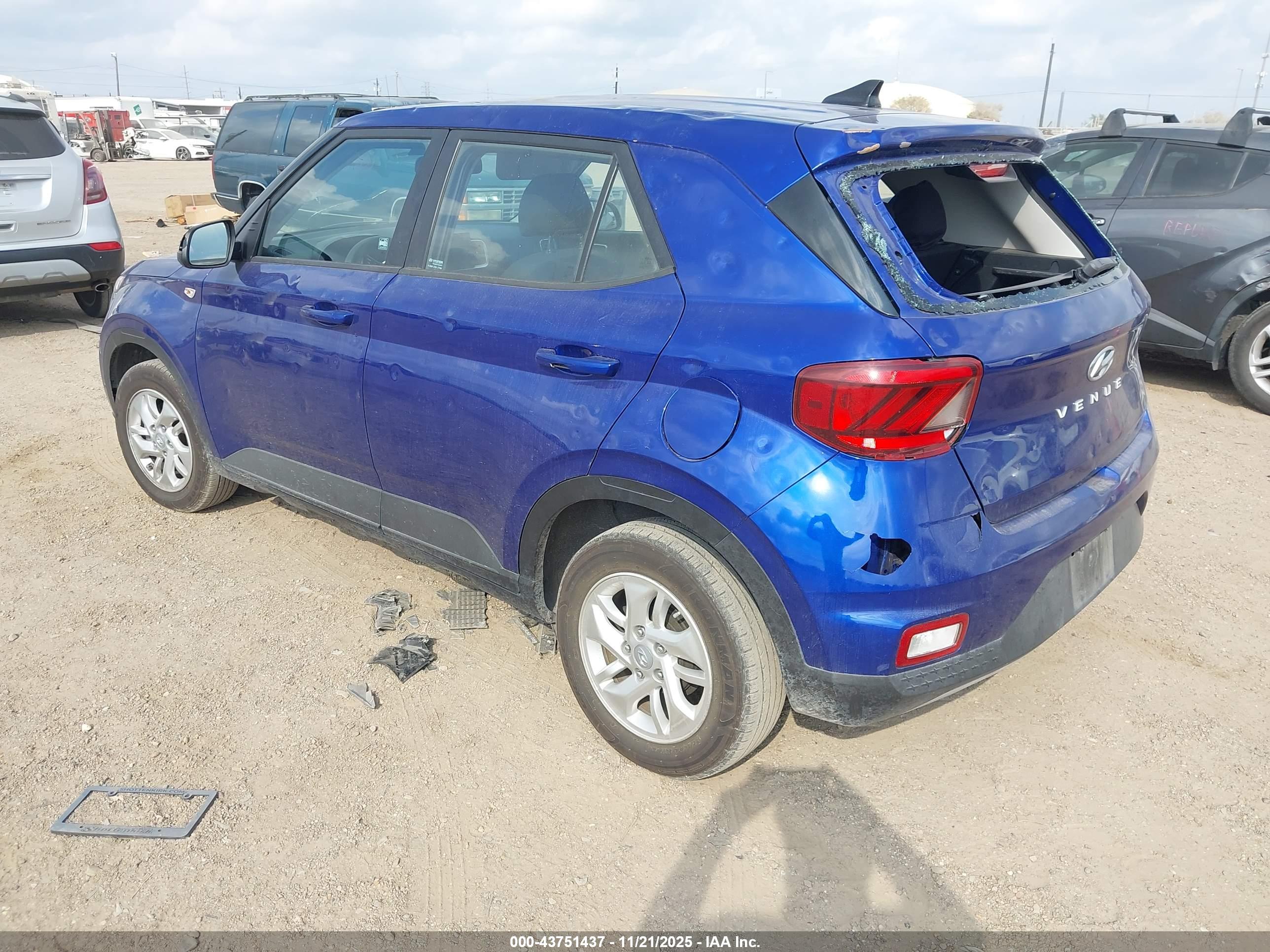 HYUNDAI VENUE image 3