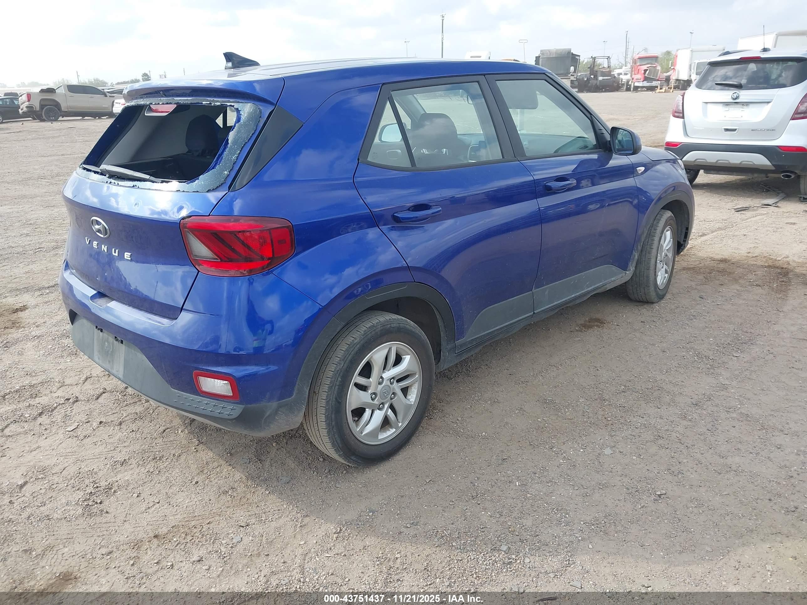 HYUNDAI VENUE image 4