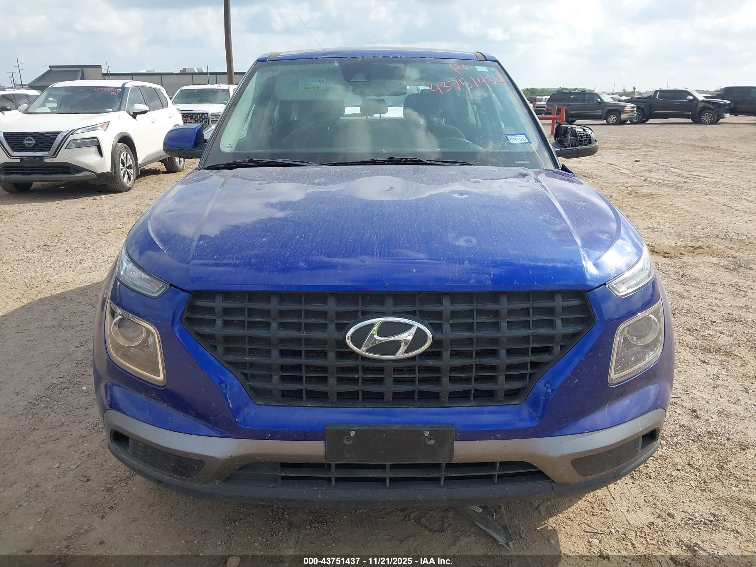 HYUNDAI VENUE image 6
