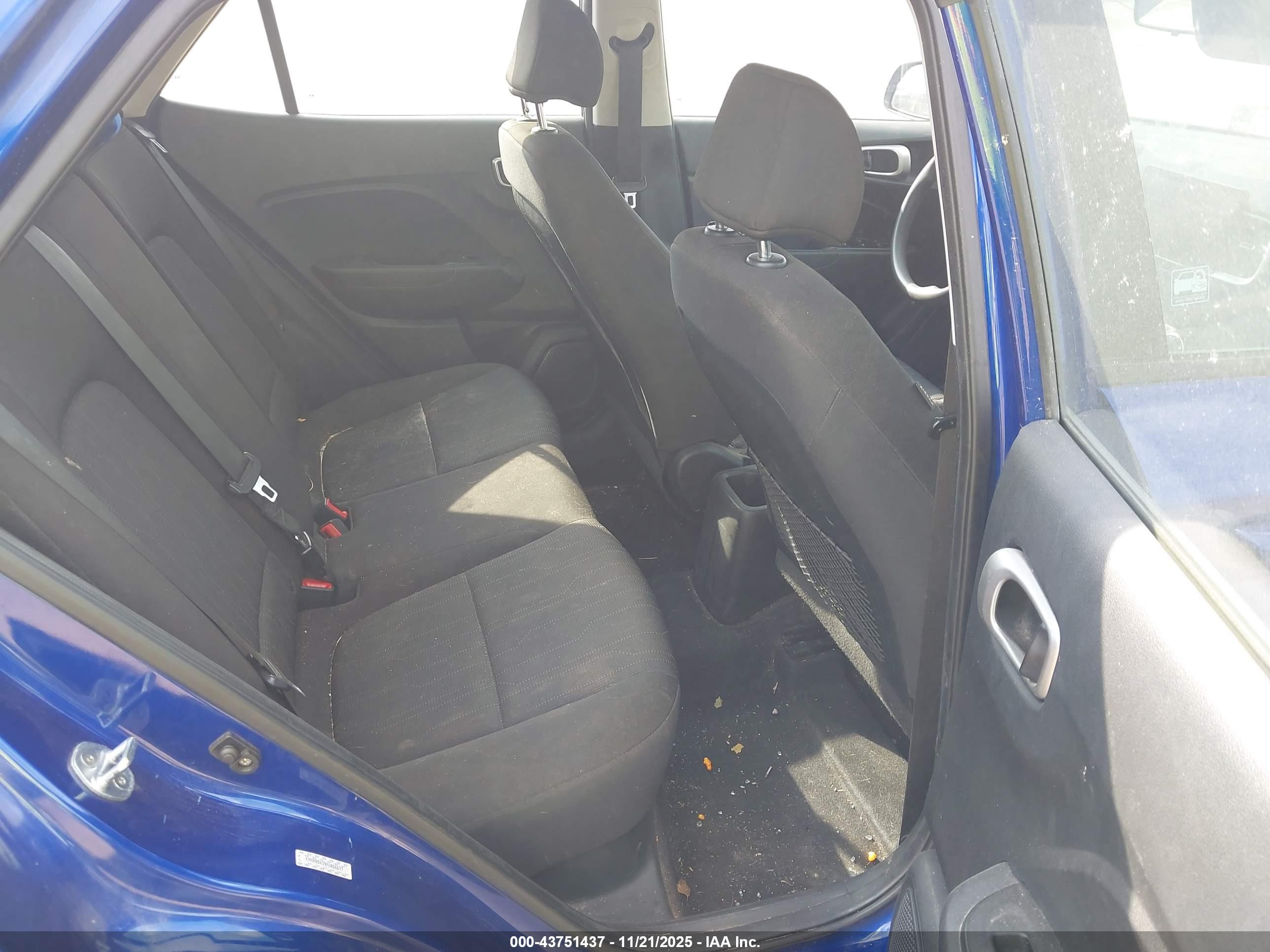 HYUNDAI VENUE image 8