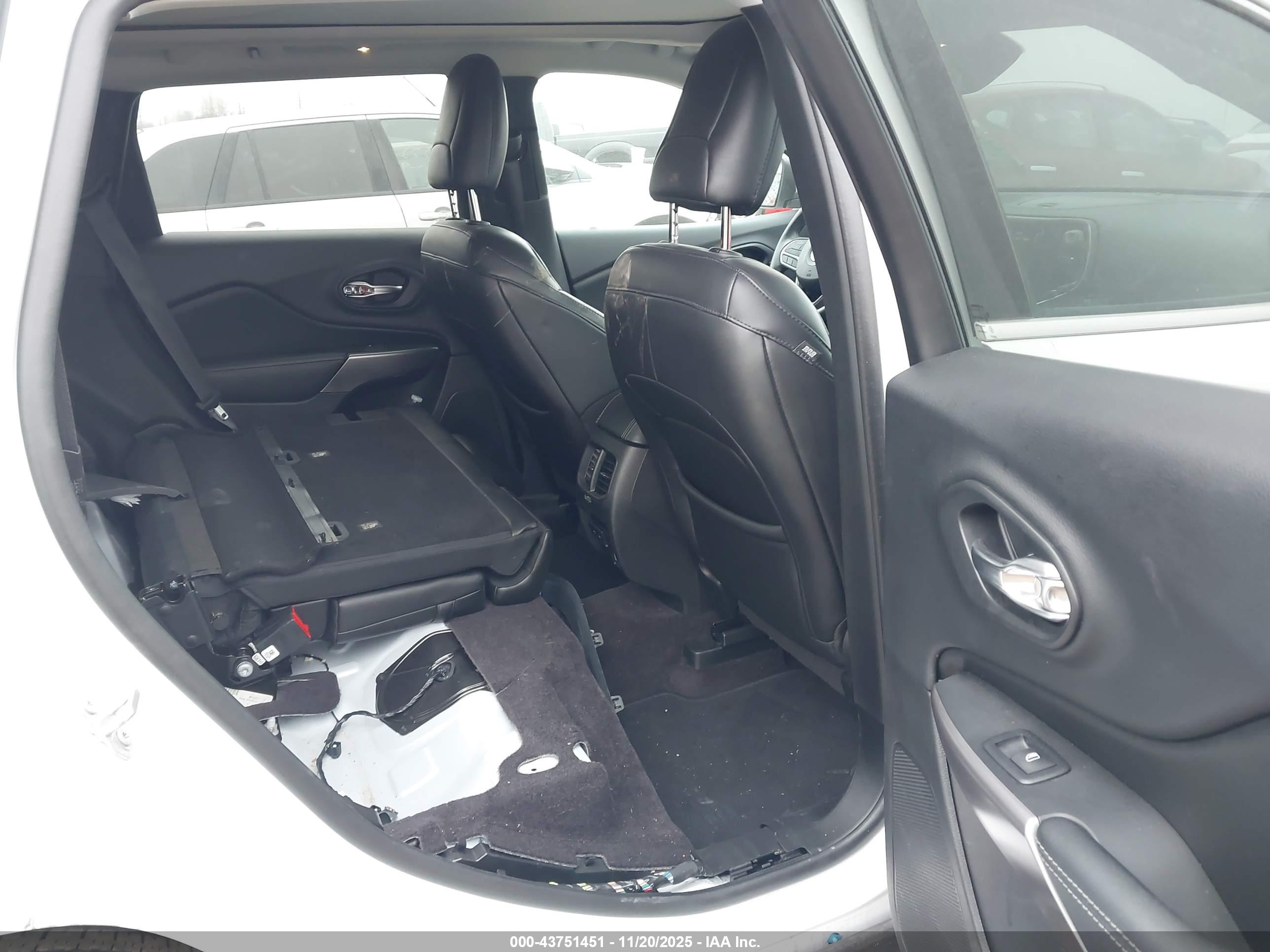 JEEP CHEROKEE image 8