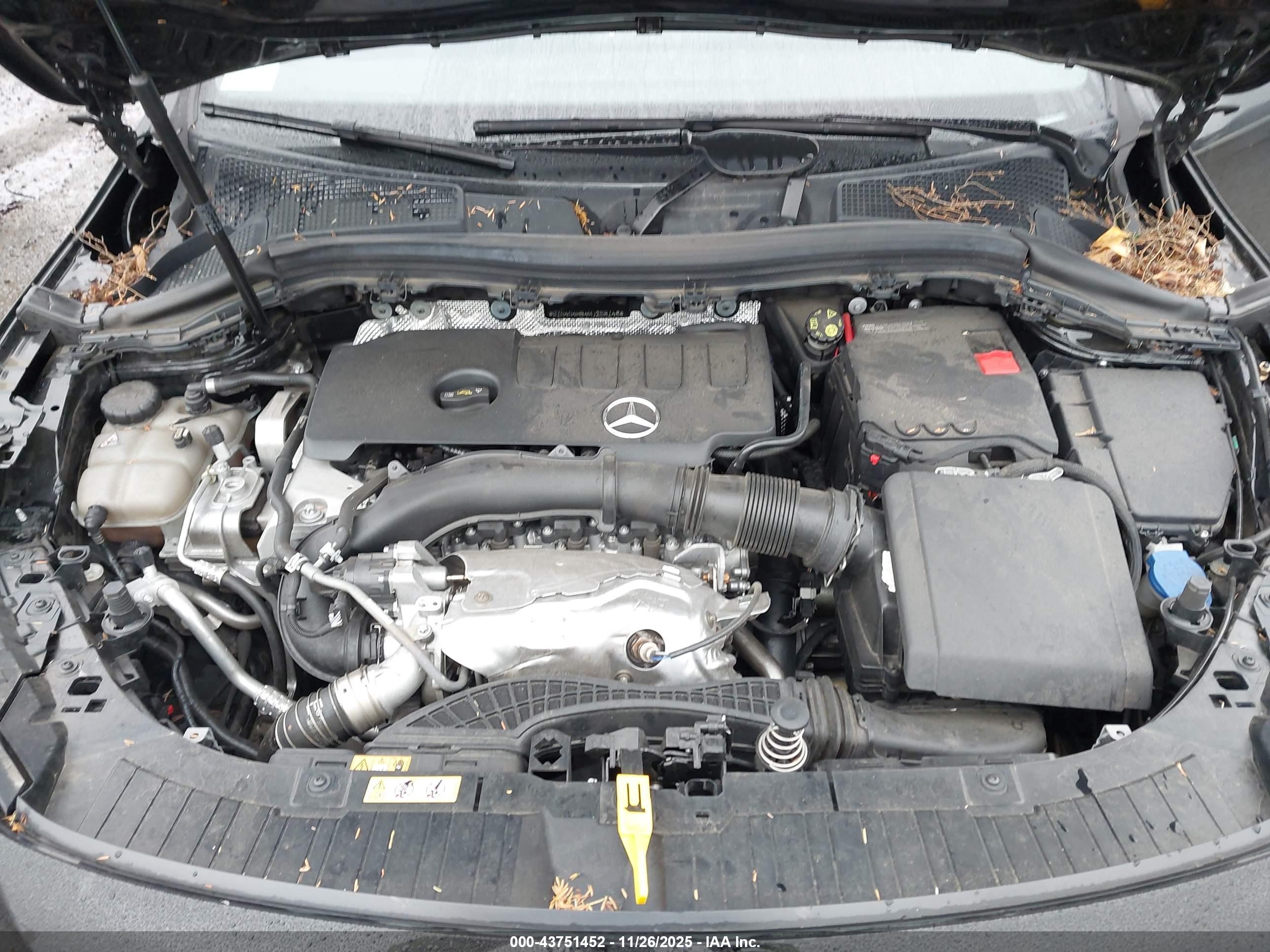 MERCEDES-BENZ GLA image 10