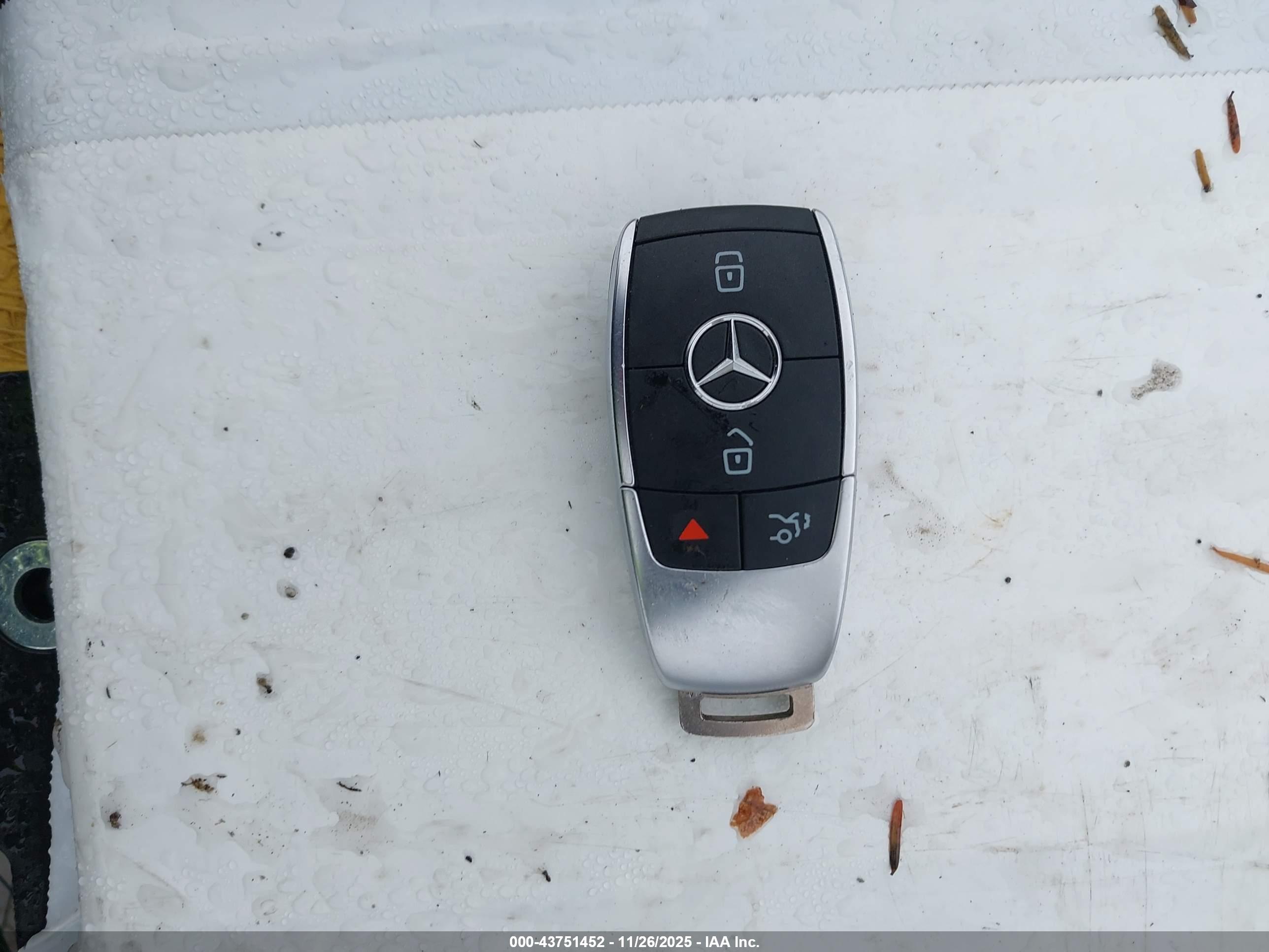MERCEDES-BENZ GLA image 11