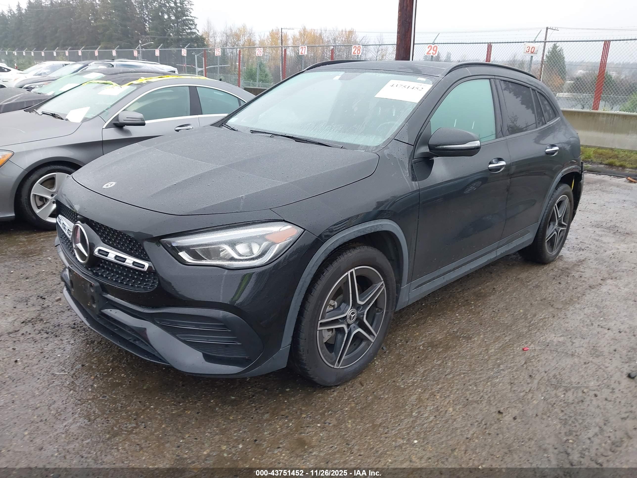 MERCEDES-BENZ GLA image 2