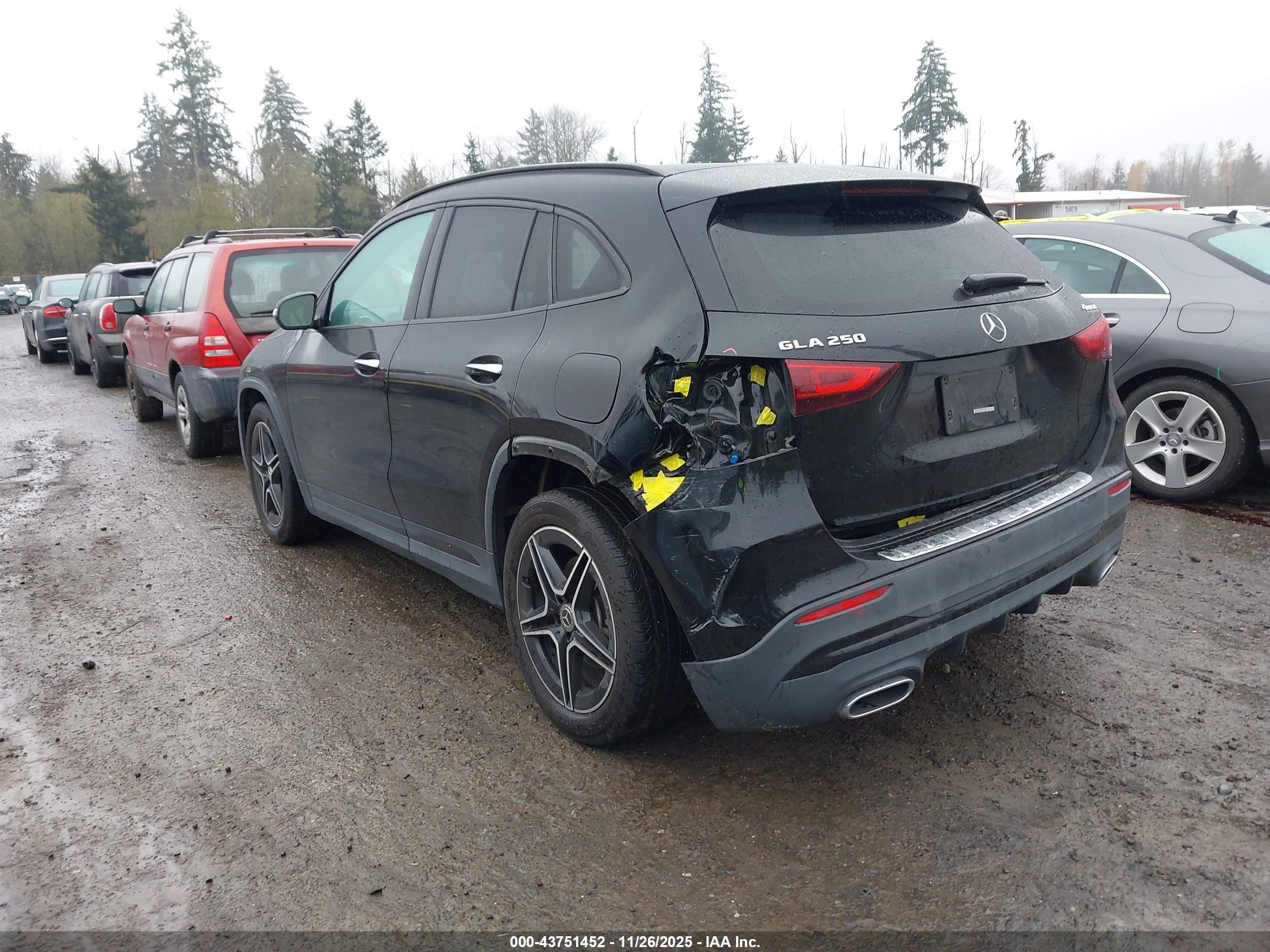 MERCEDES-BENZ GLA image 3