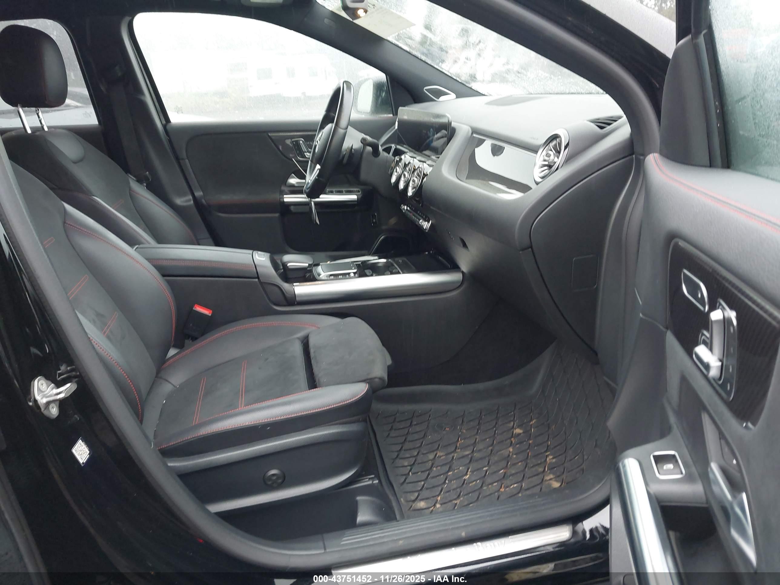 MERCEDES-BENZ GLA image 5