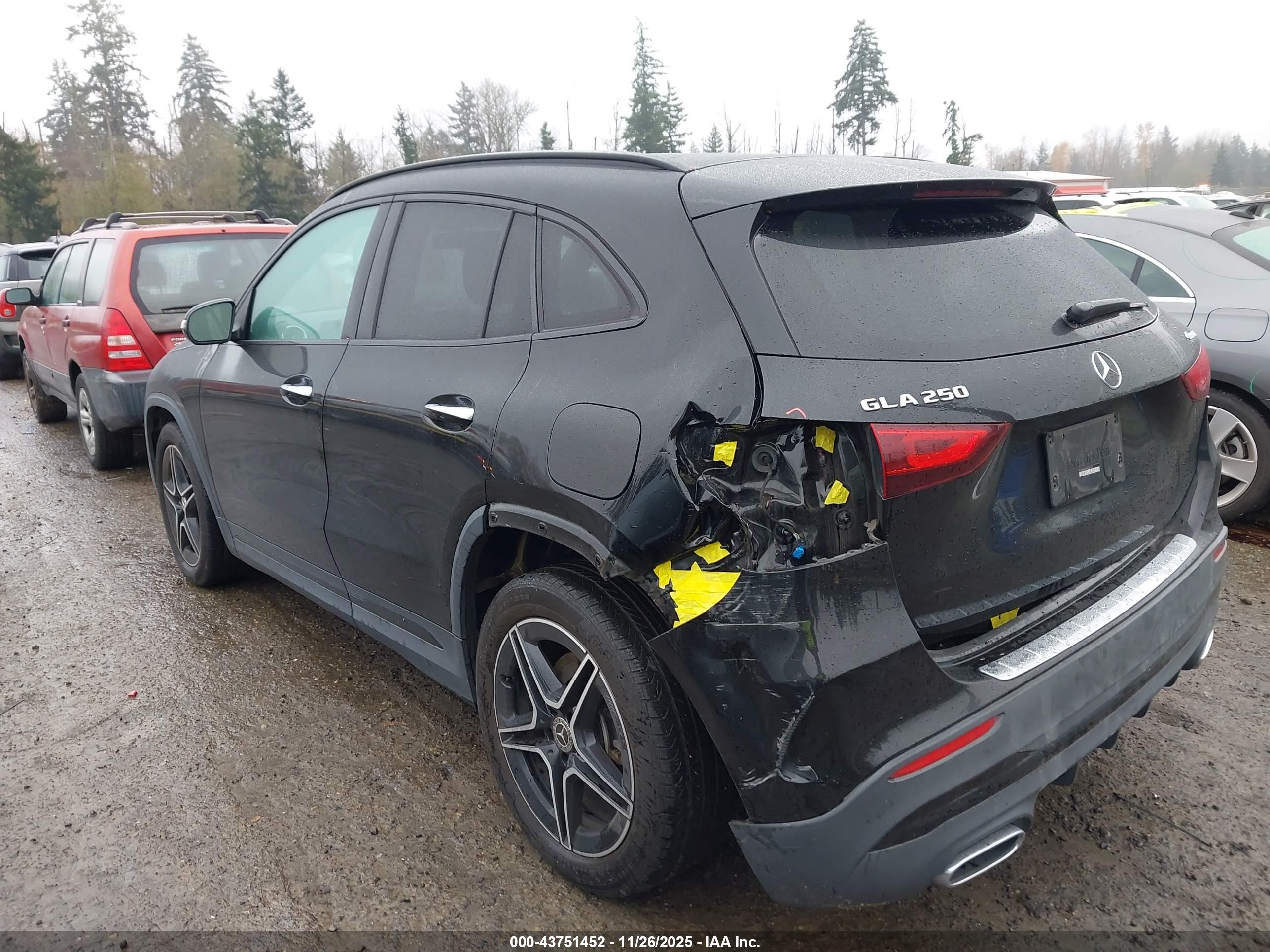 MERCEDES-BENZ GLA image 6