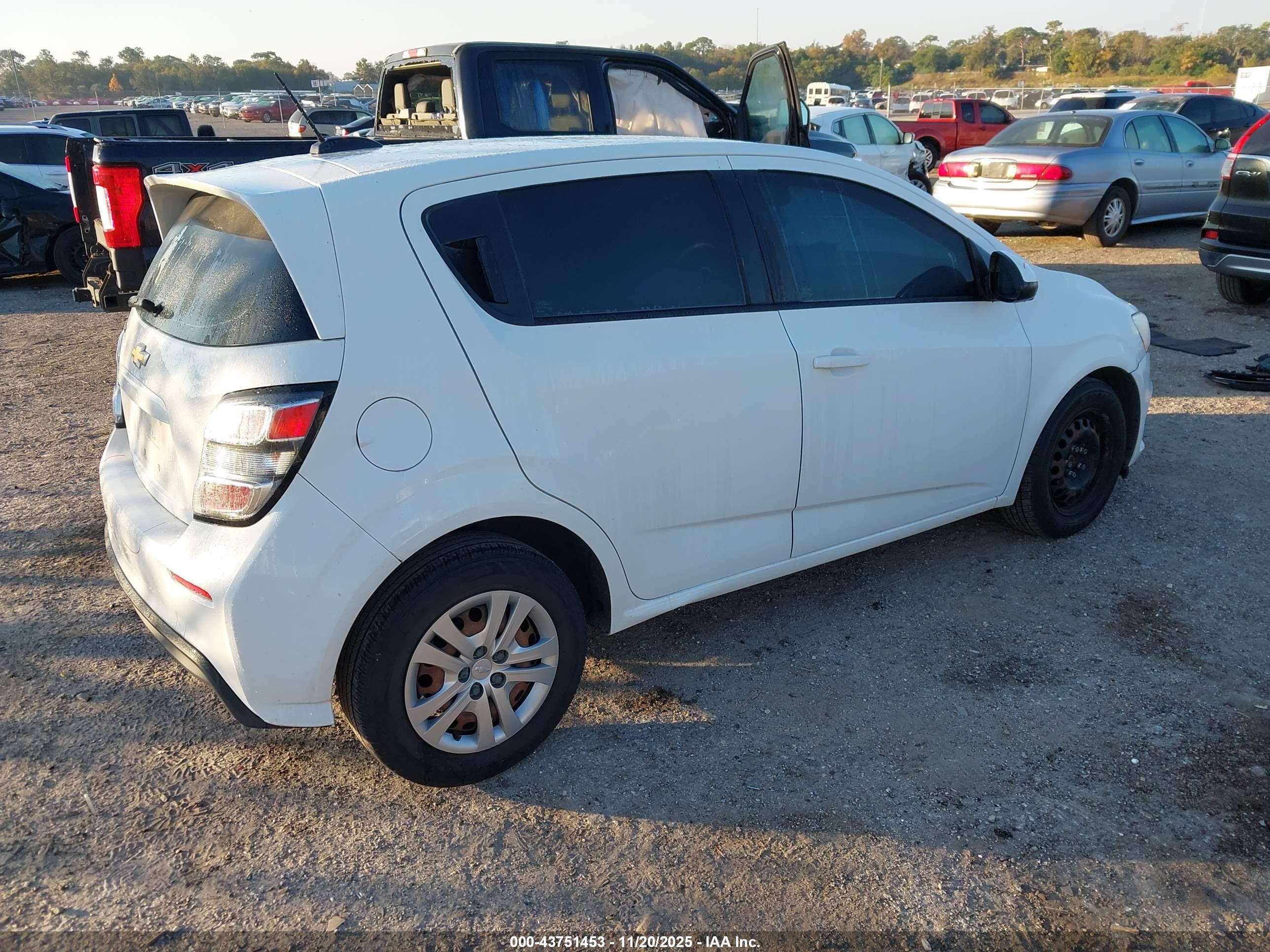 CHEVROLET SONIC image 4