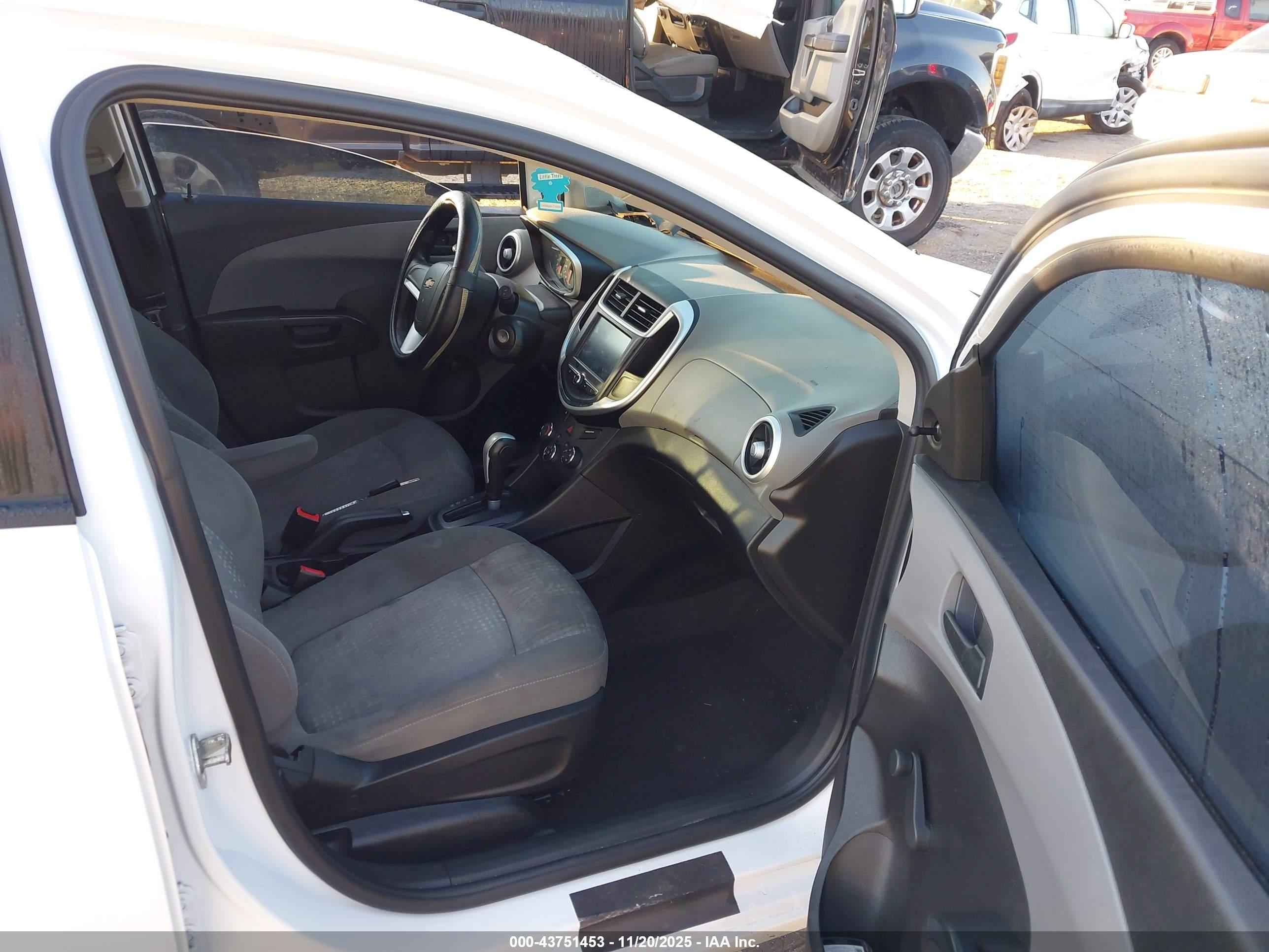 CHEVROLET SONIC image 5