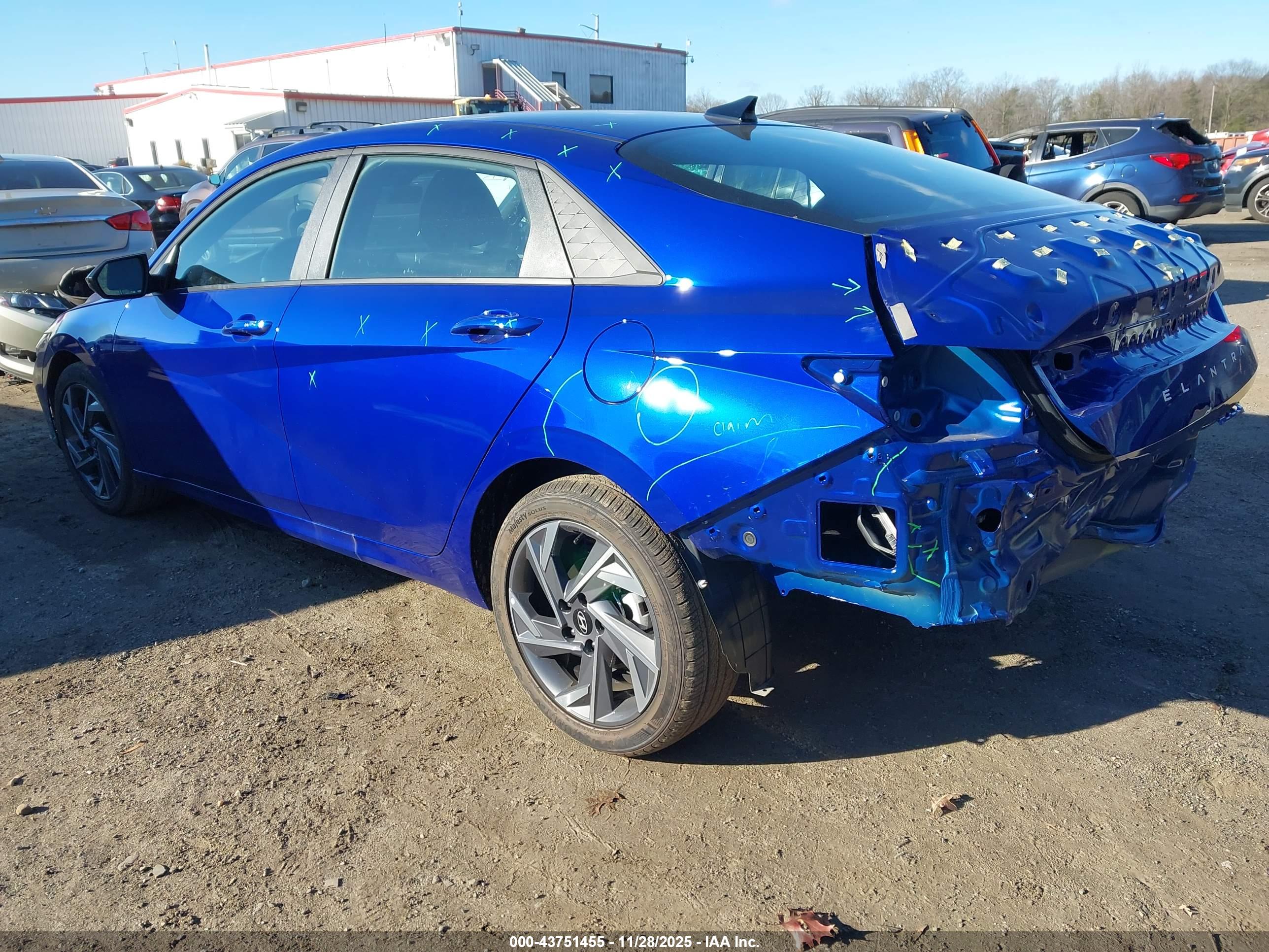 HYUNDAI ELANTRA image 3