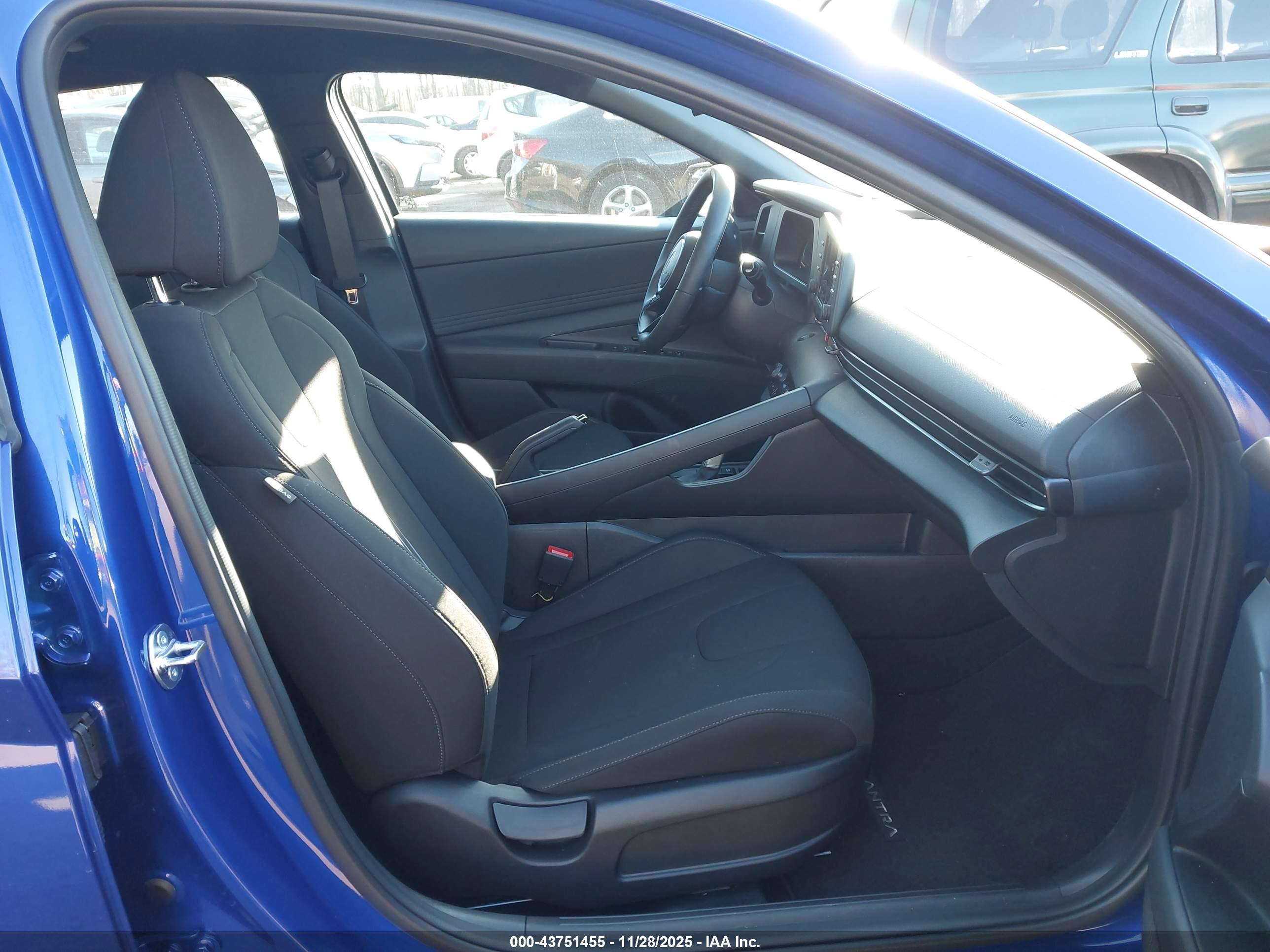 HYUNDAI ELANTRA image 5