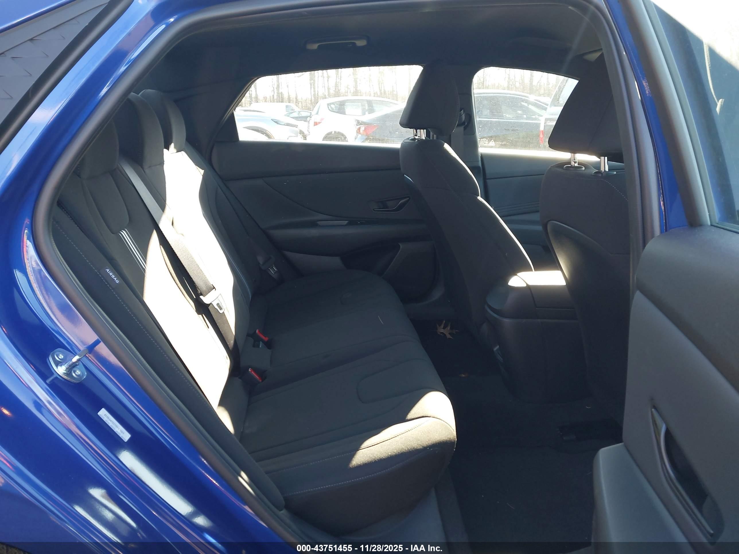 HYUNDAI ELANTRA image 8
