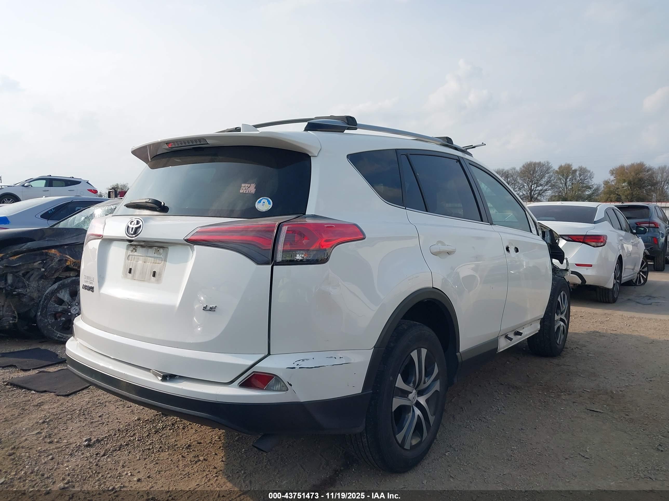 TOYOTA RAV4 image 4