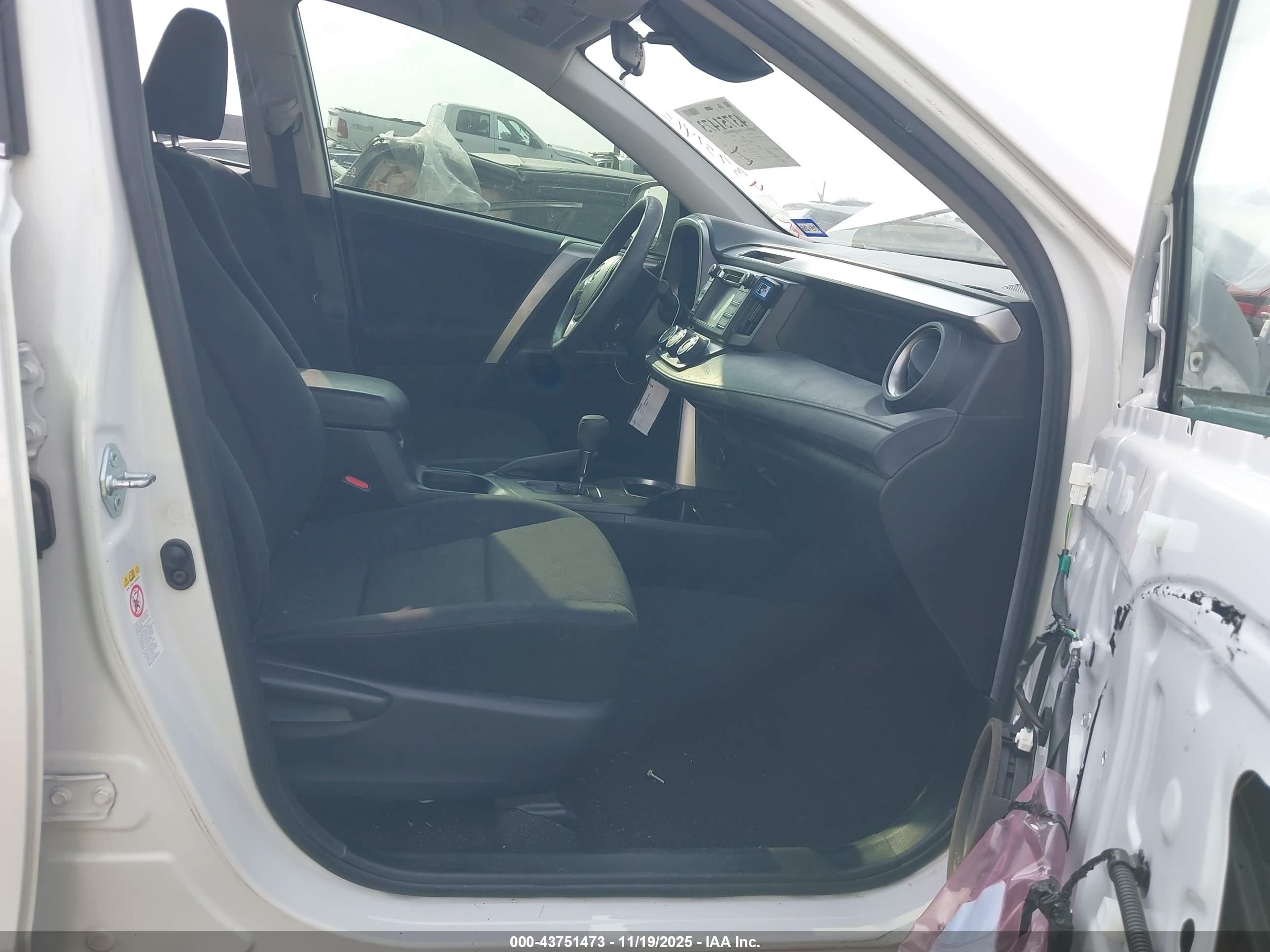 TOYOTA RAV4 image 5