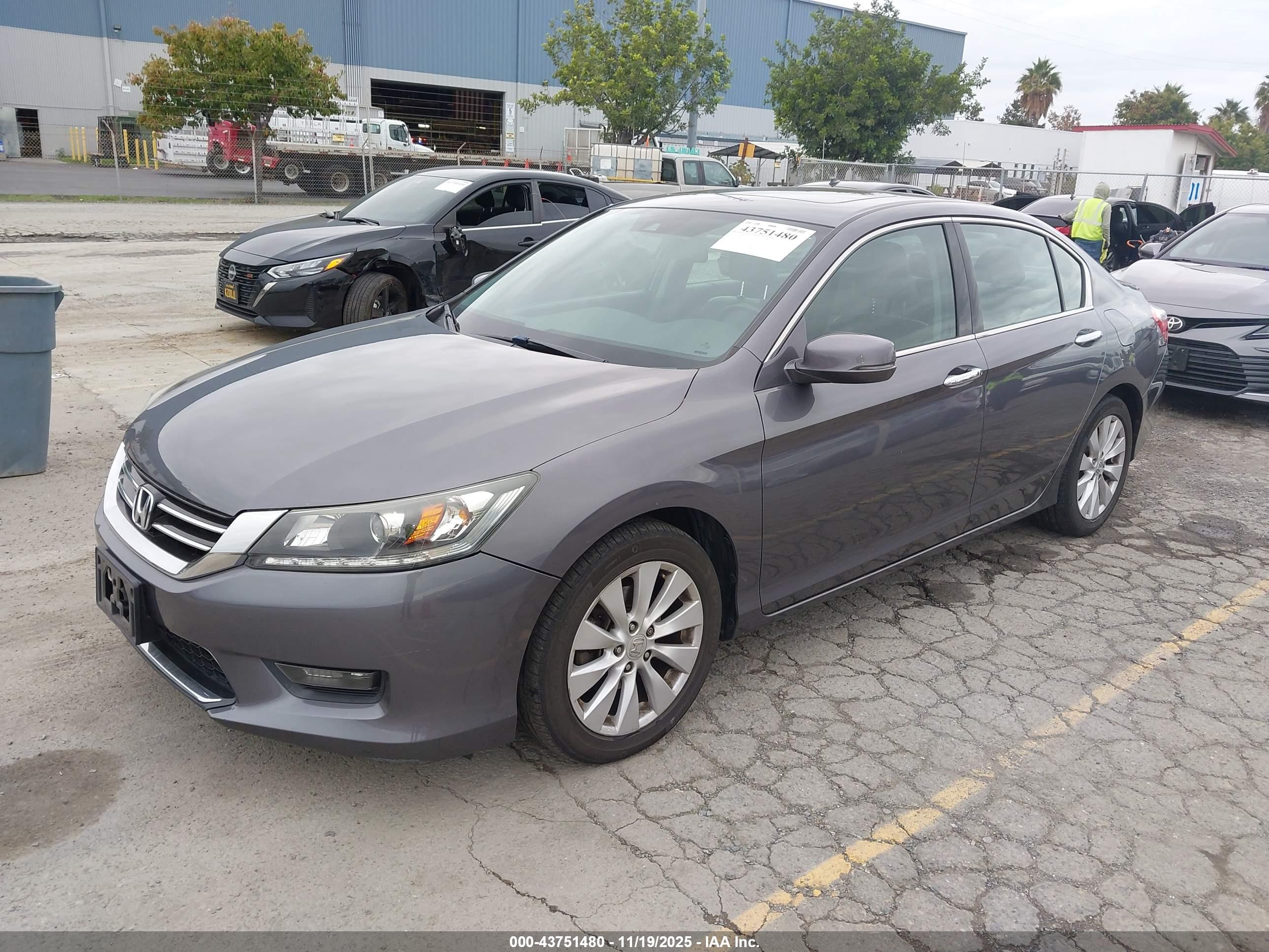 HONDA ACCORD image 2