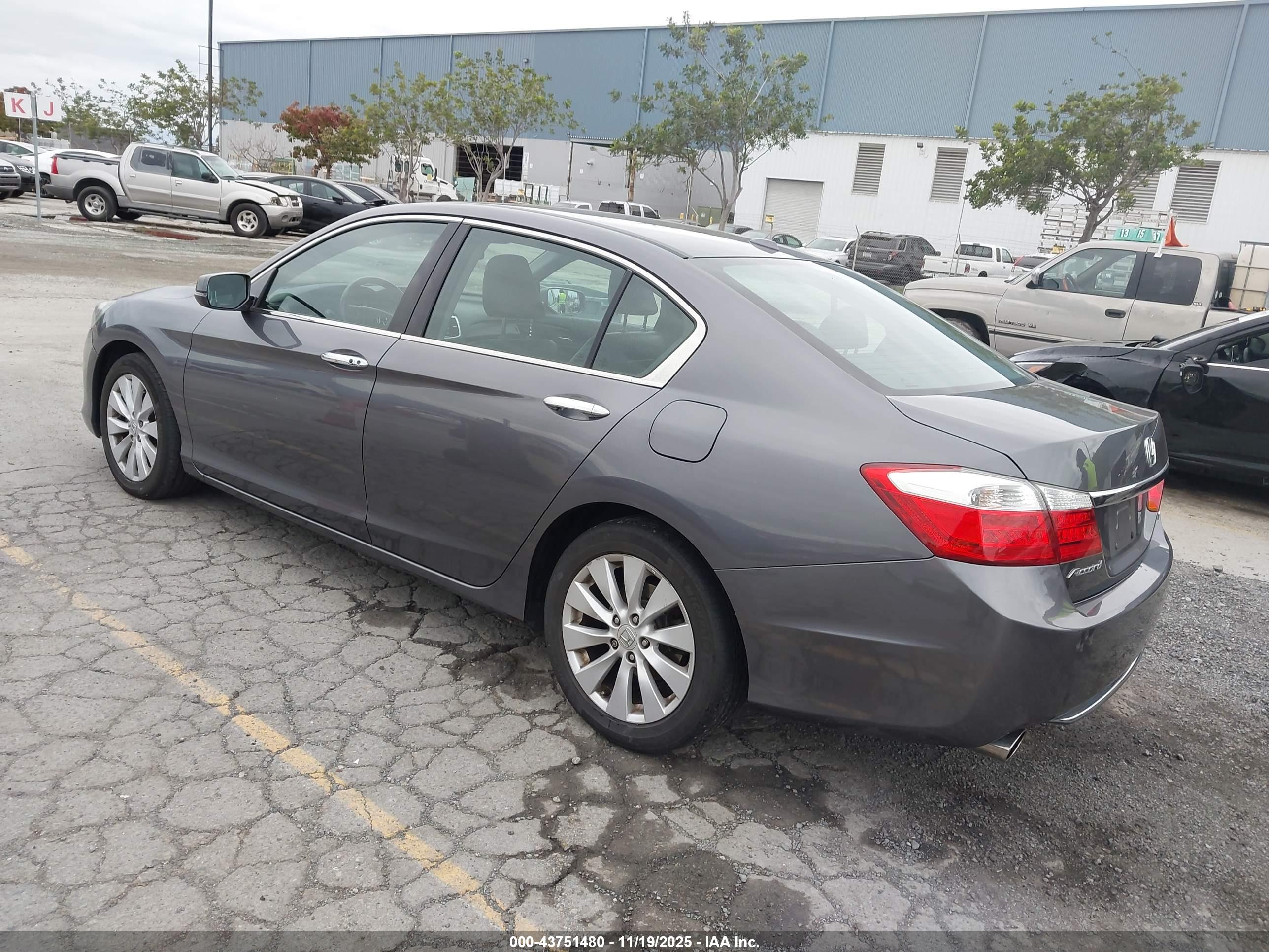 HONDA ACCORD image 3