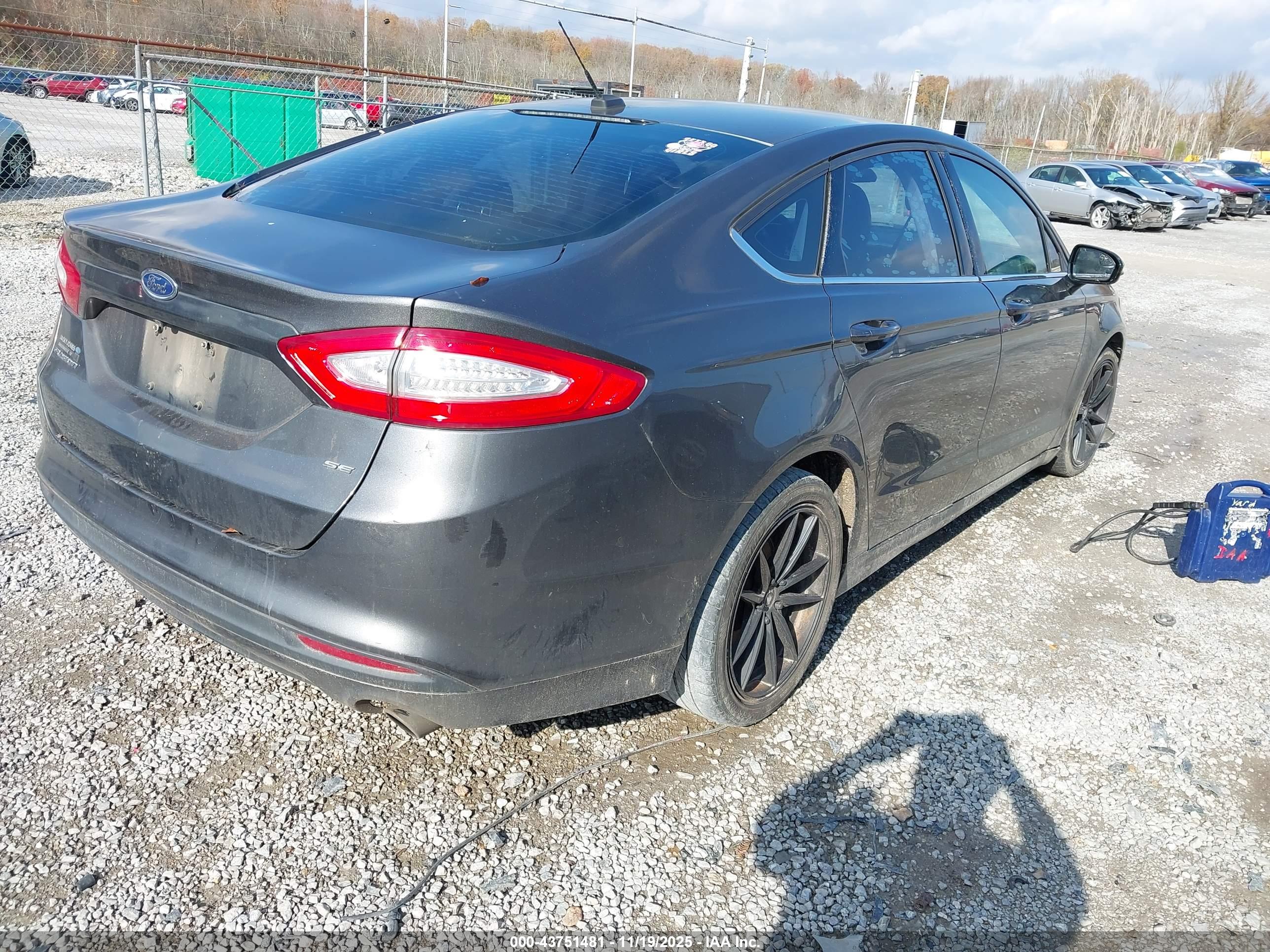 FORD FUSION image 4