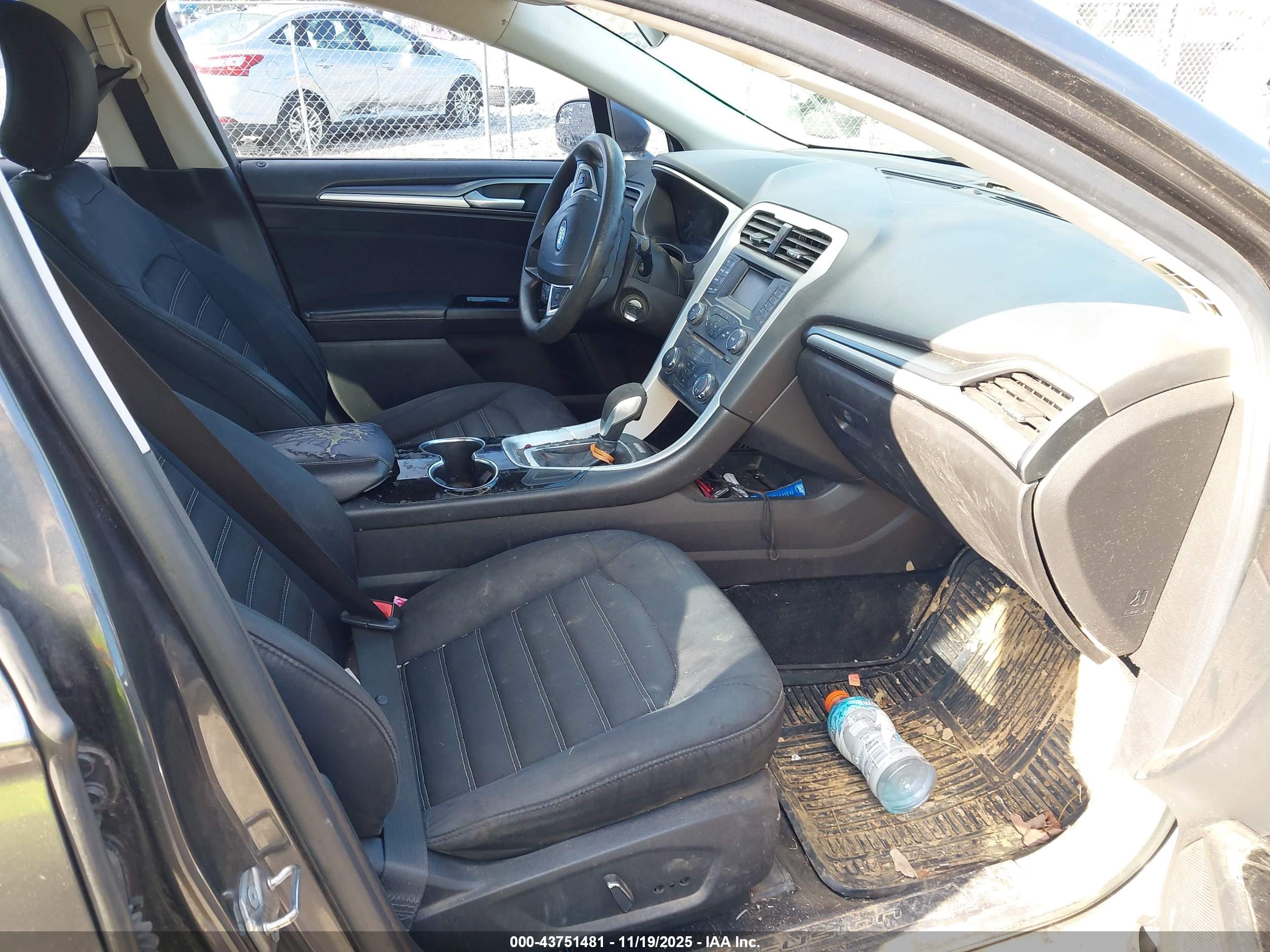 FORD FUSION image 5