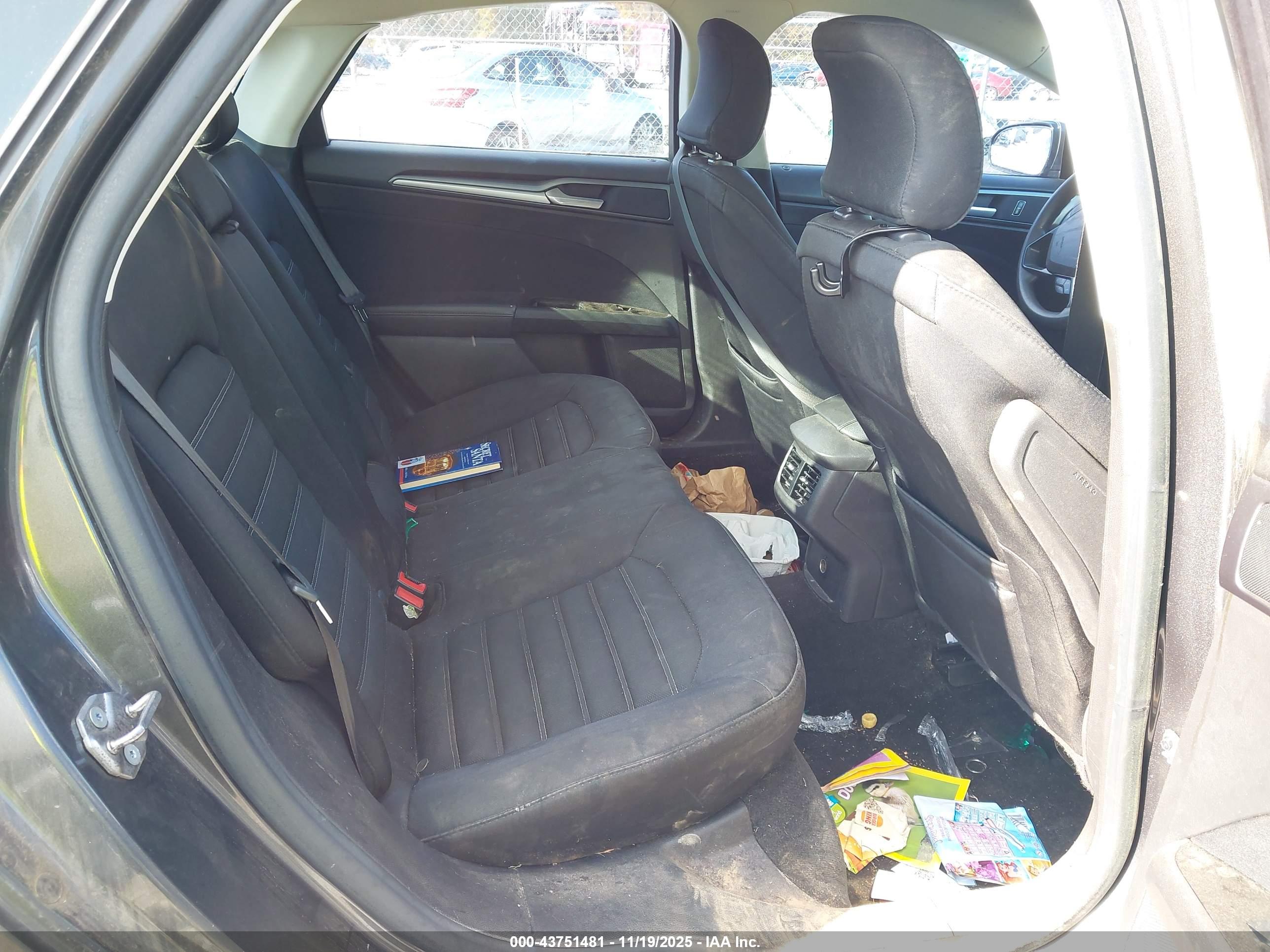 FORD FUSION image 8