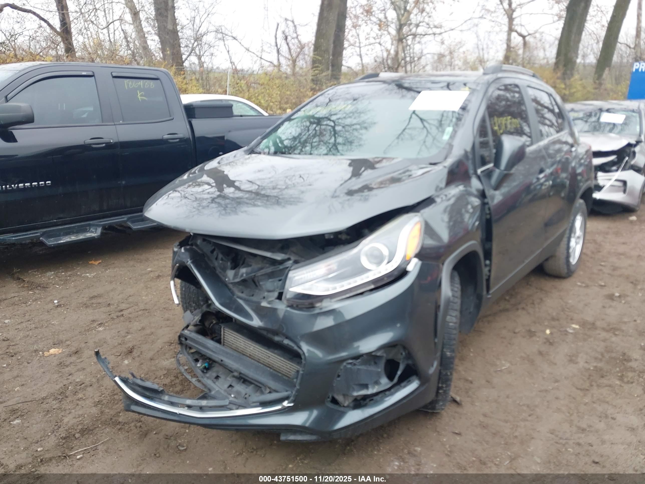 CHEVROLET TRAX image 2