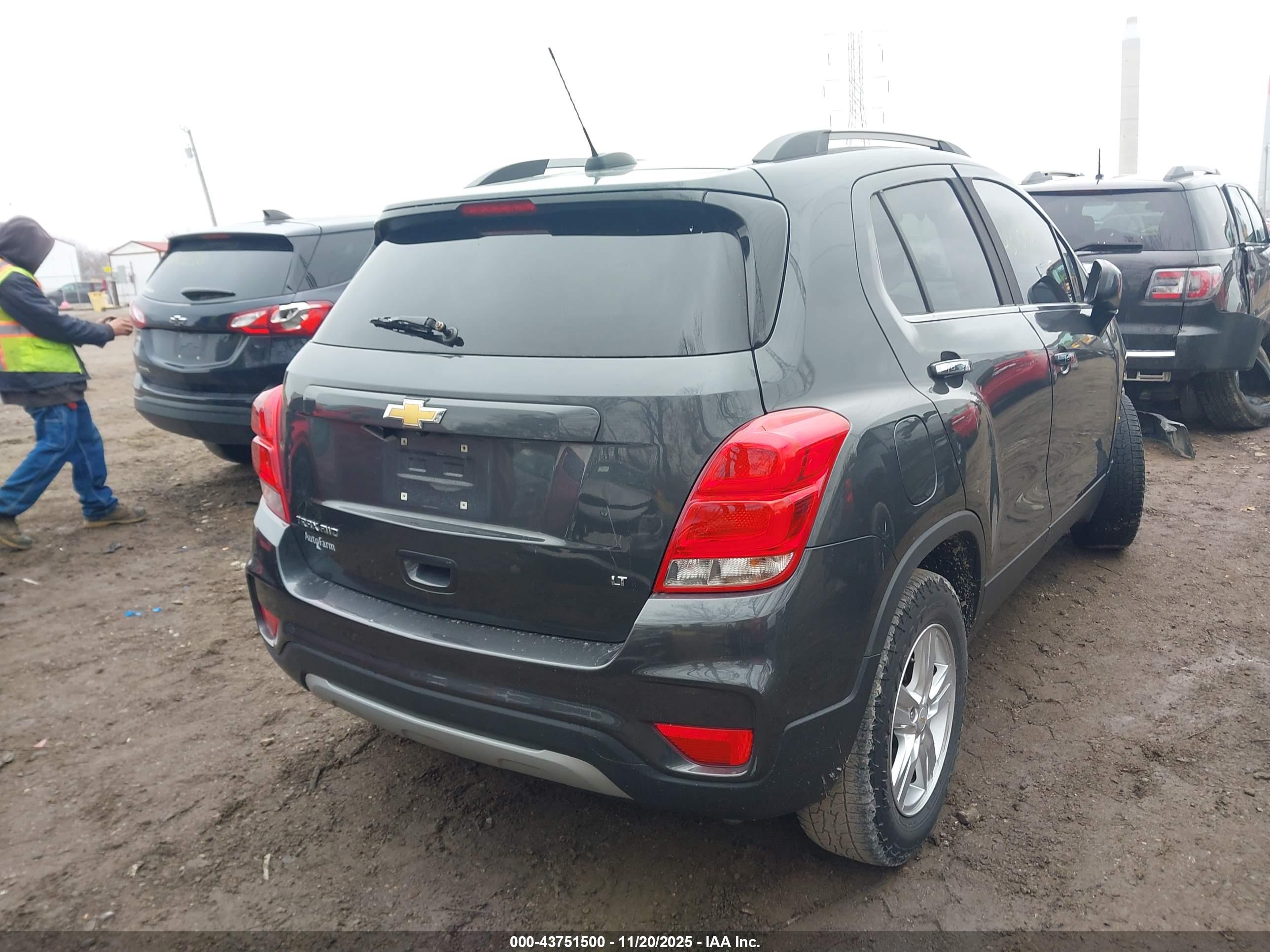 CHEVROLET TRAX image 4