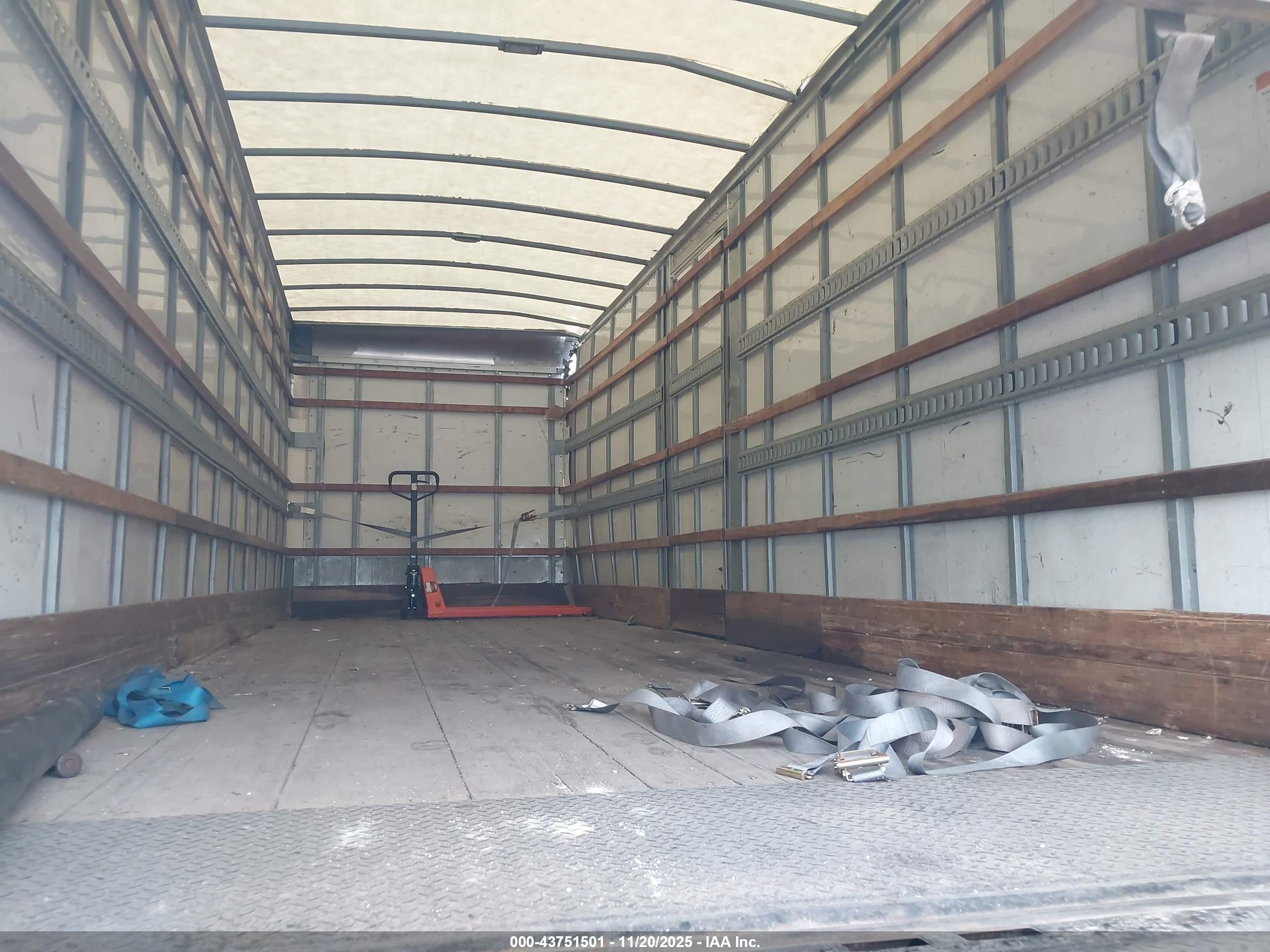FREIGHTLINER M2 image 7