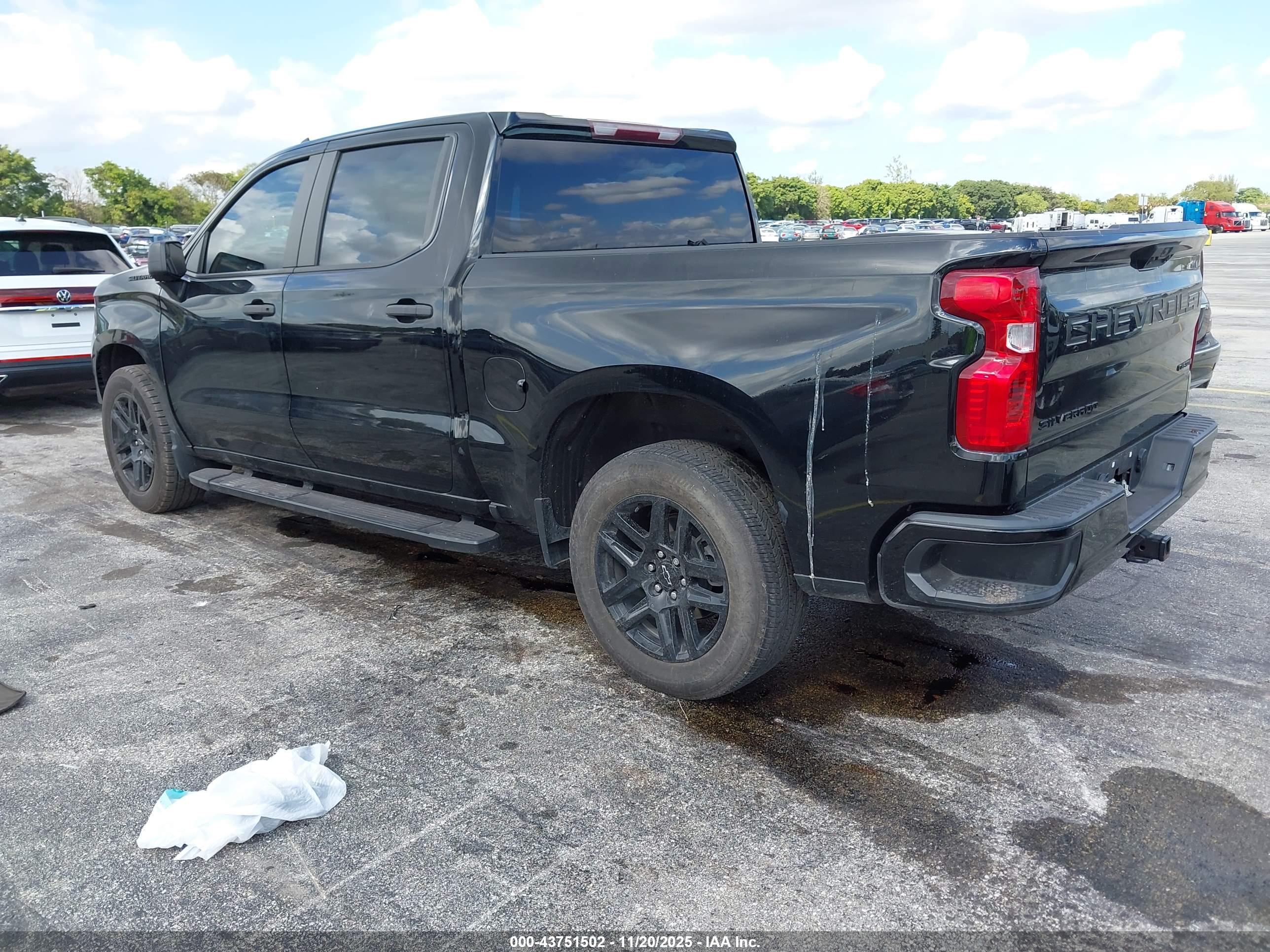 CHEVROLET SILVERADO image 3