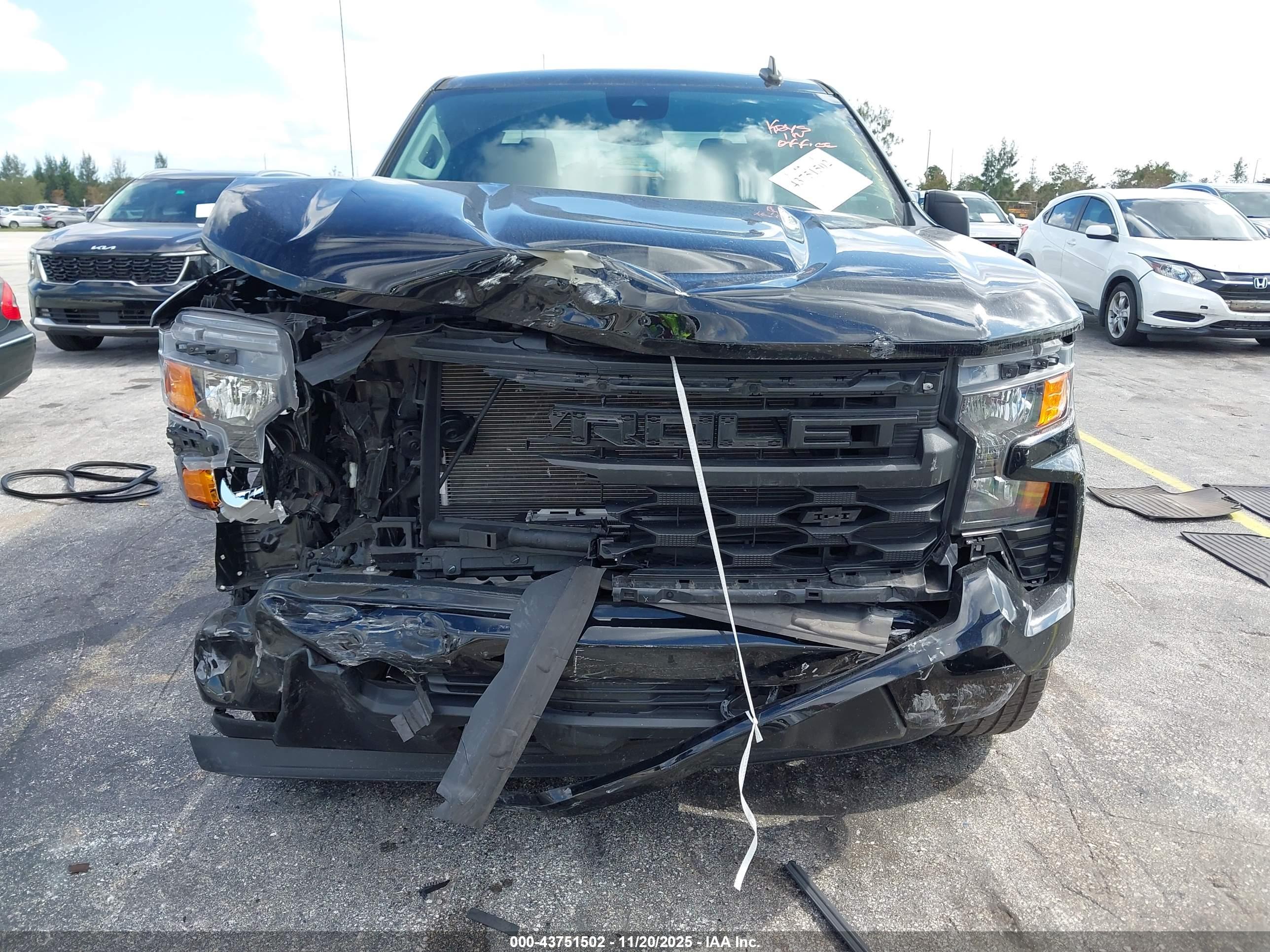 CHEVROLET SILVERADO image 6