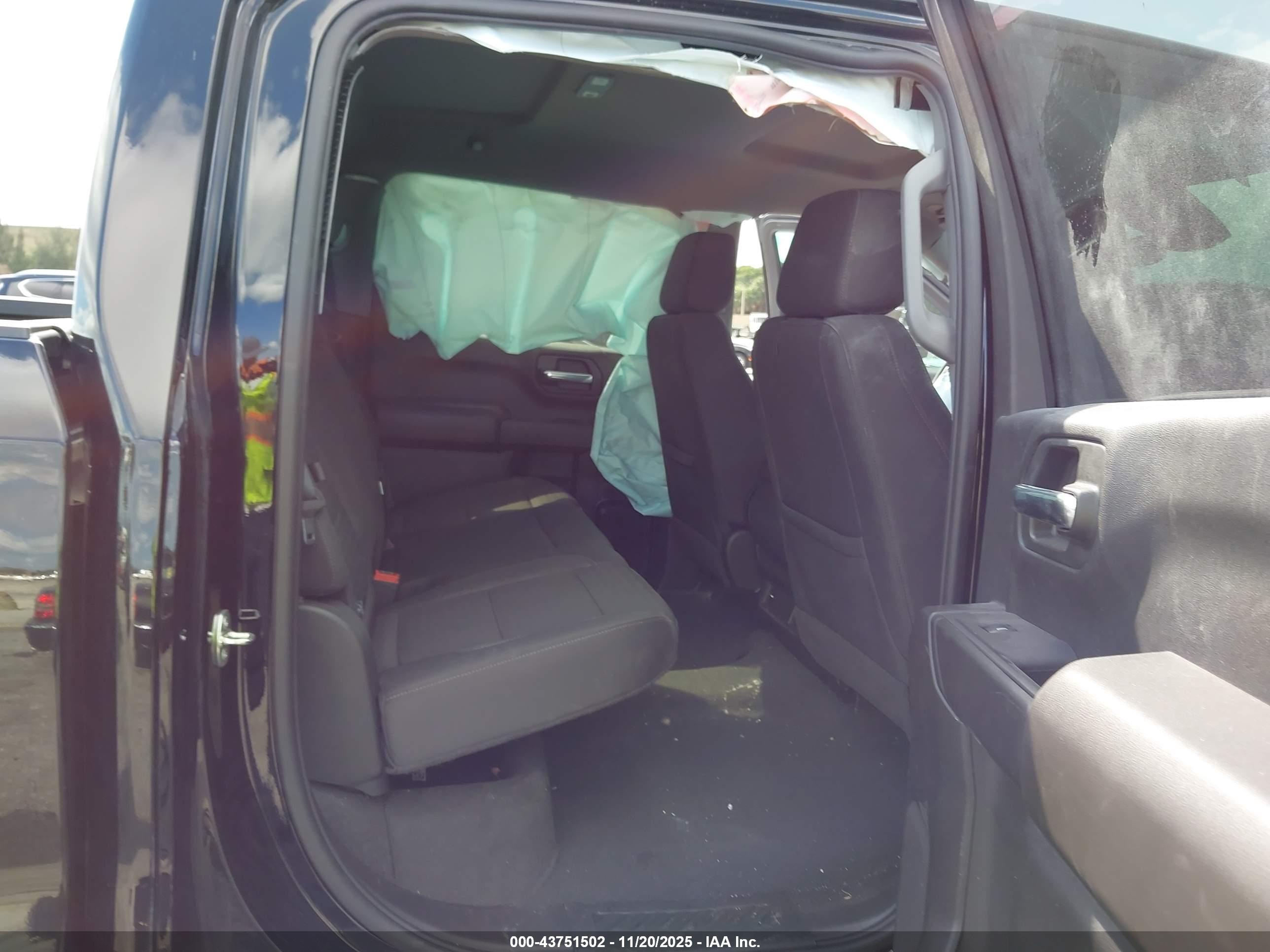CHEVROLET SILVERADO image 8