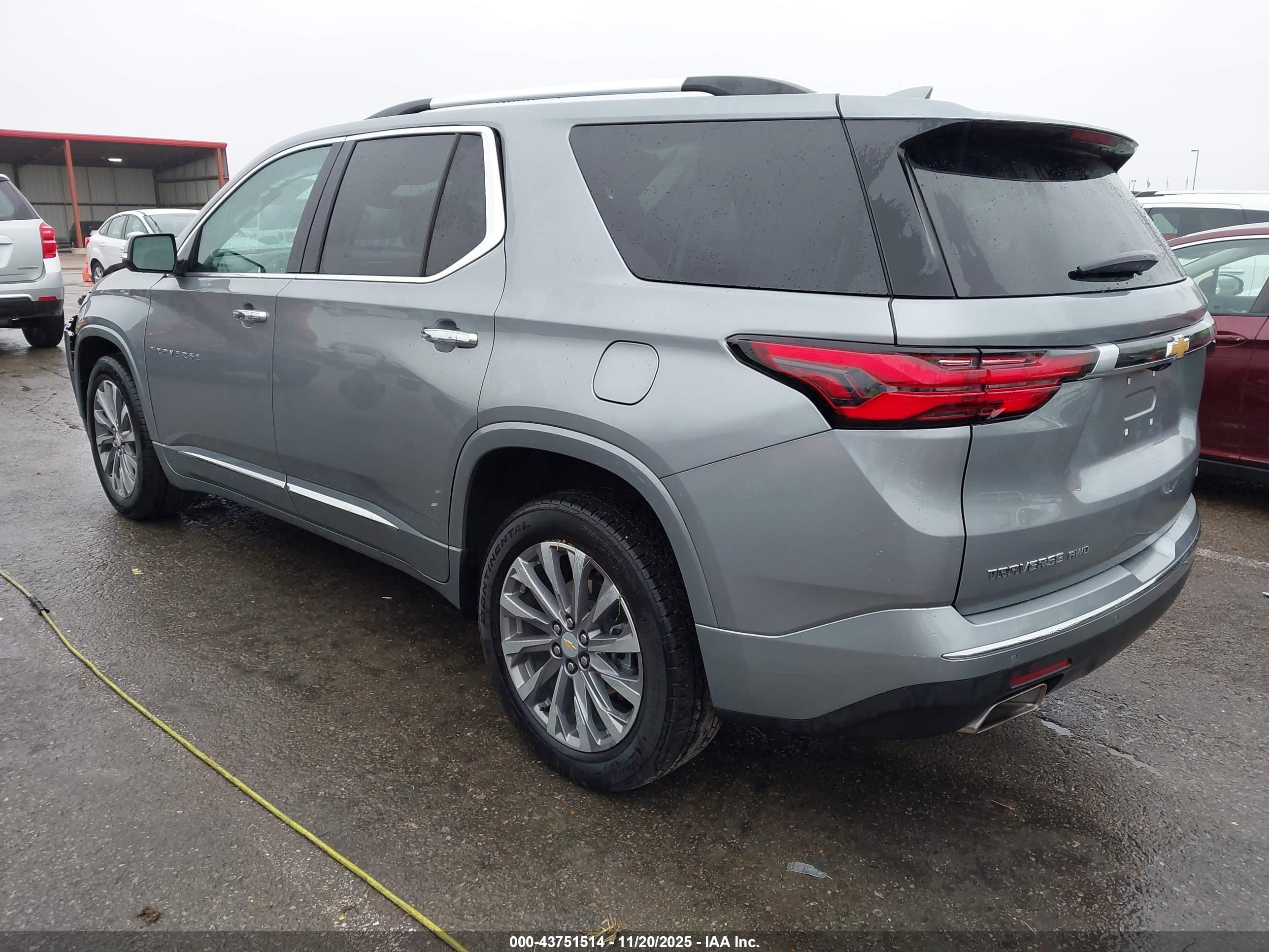 CHEVROLET TRAVERSE image 3
