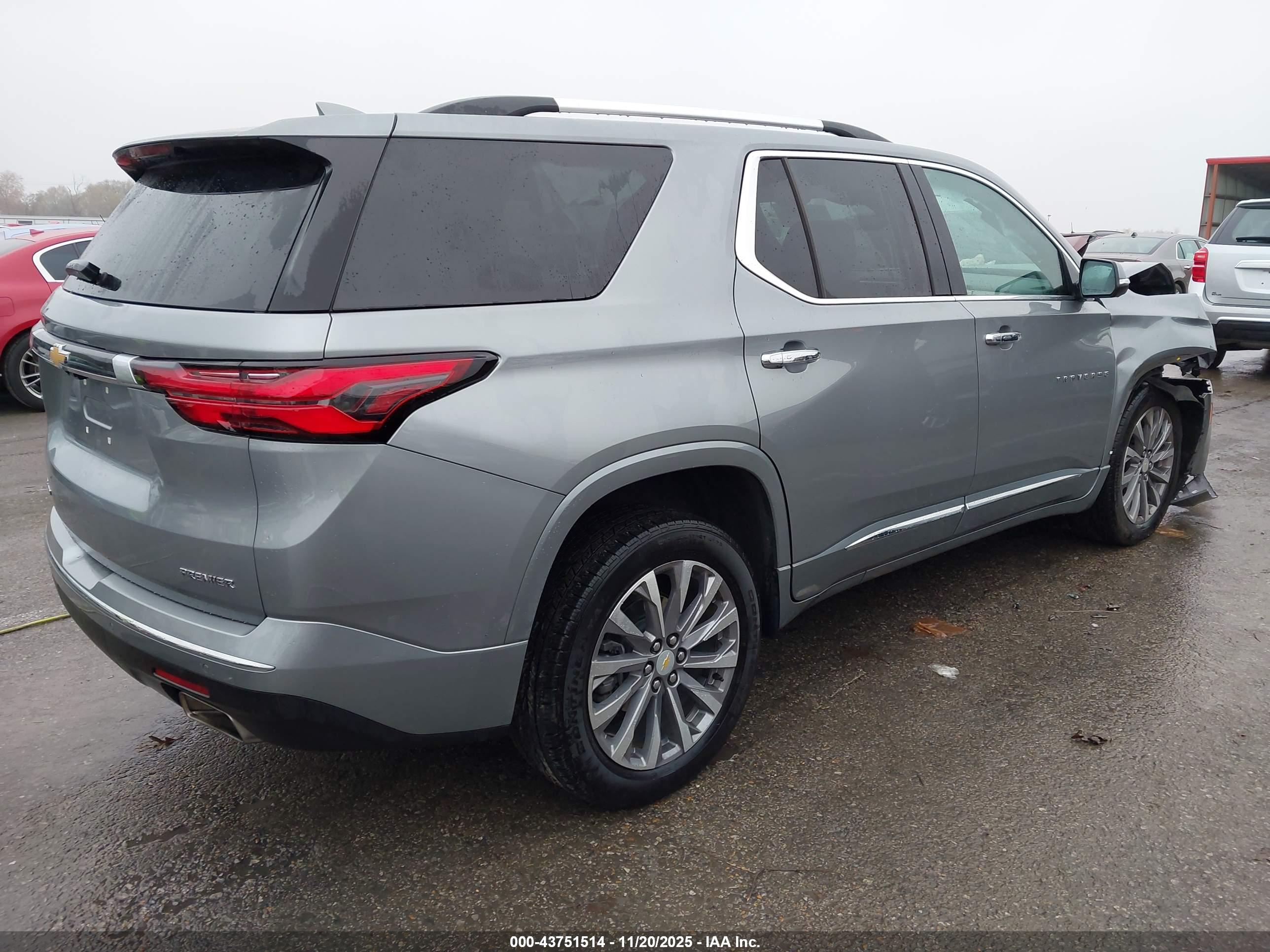 CHEVROLET TRAVERSE image 4