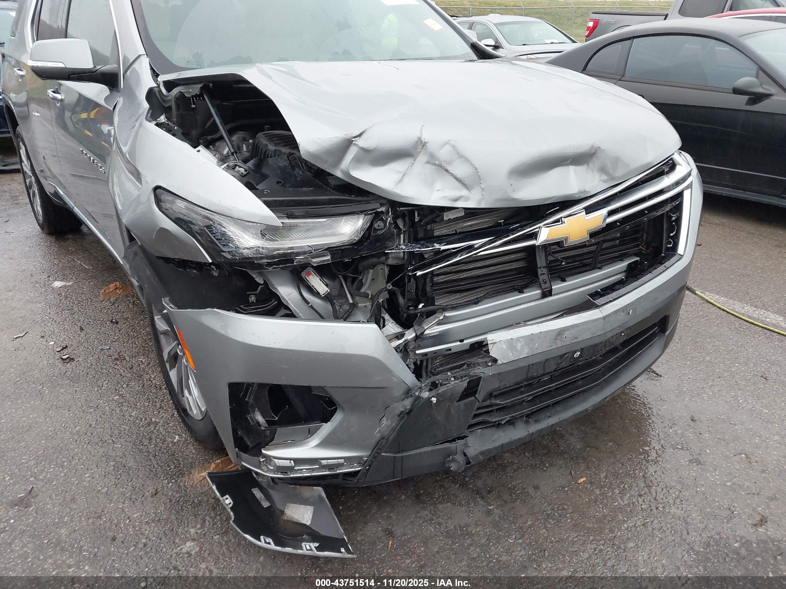 CHEVROLET TRAVERSE image 6