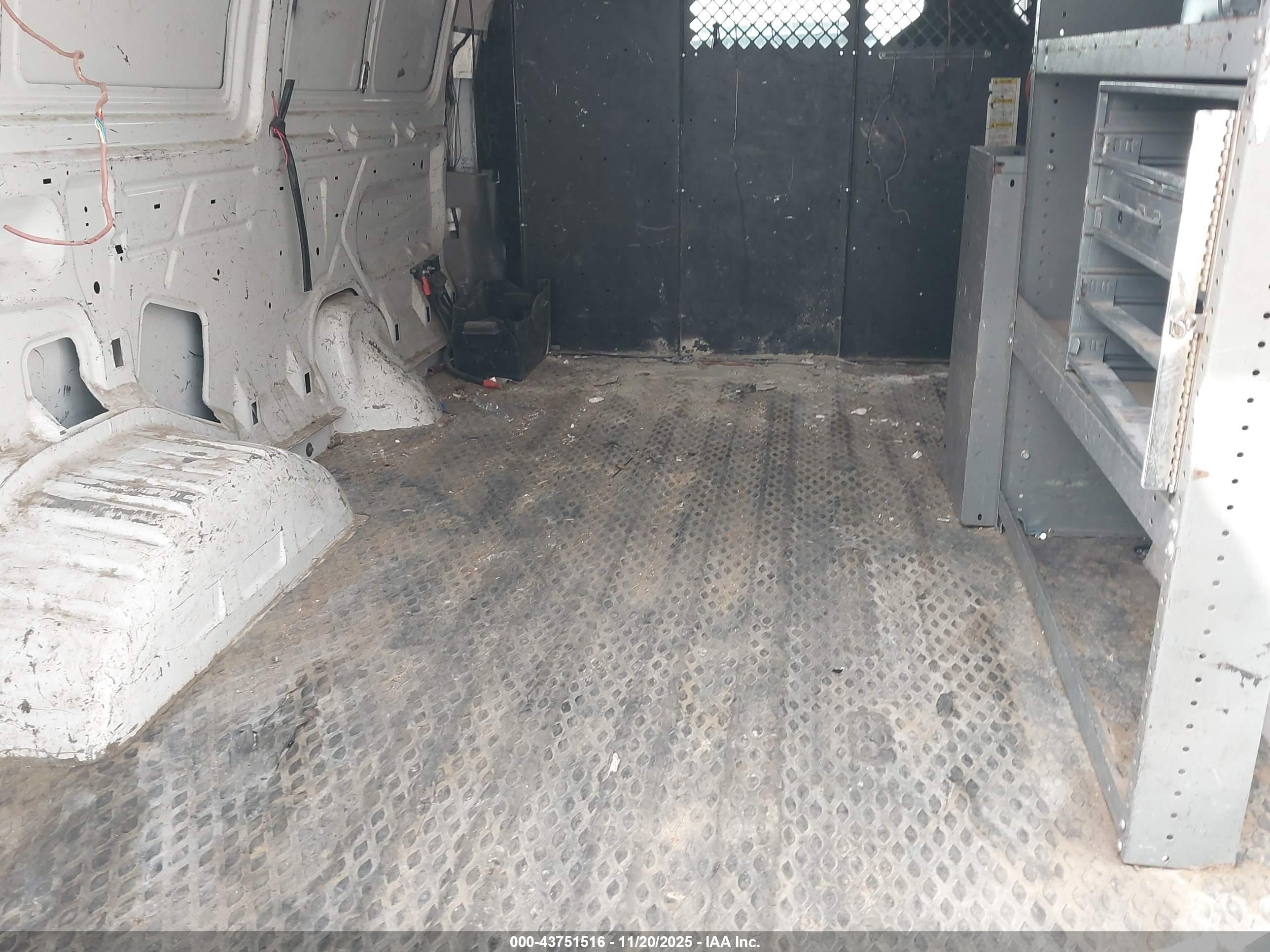 FORD E-150 image 8