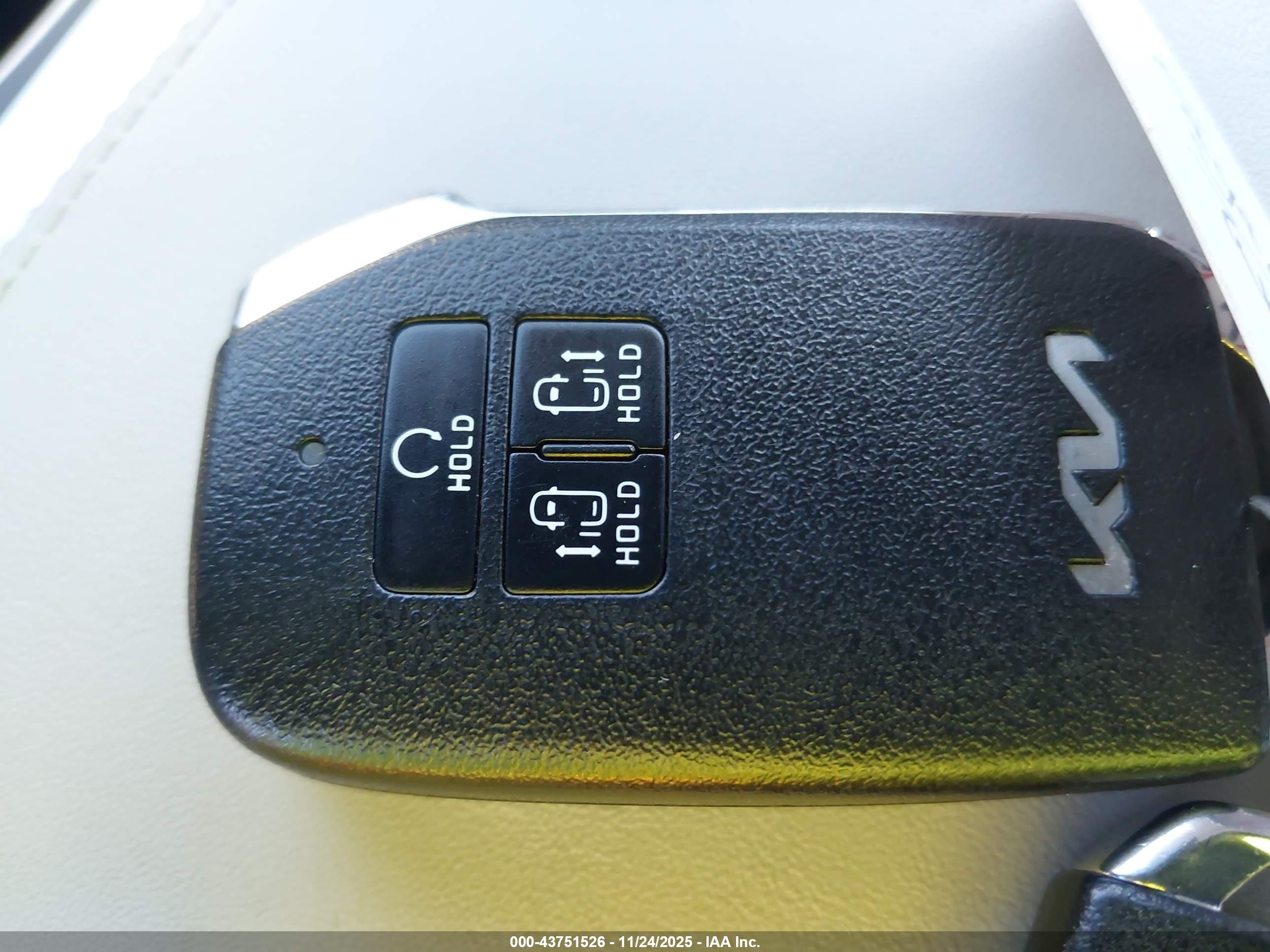 KIA CARNIVAL image 11