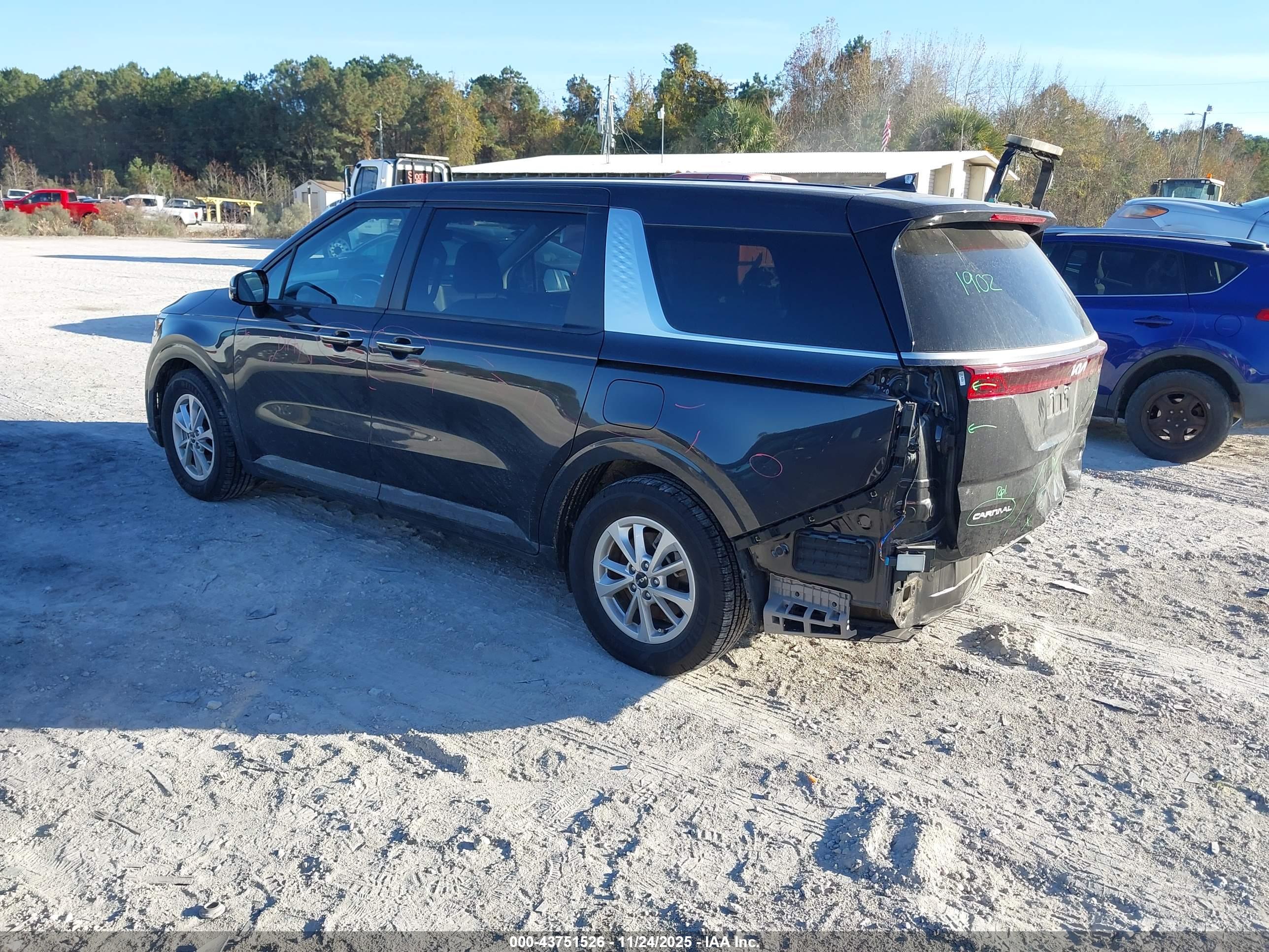 KIA CARNIVAL image 3
