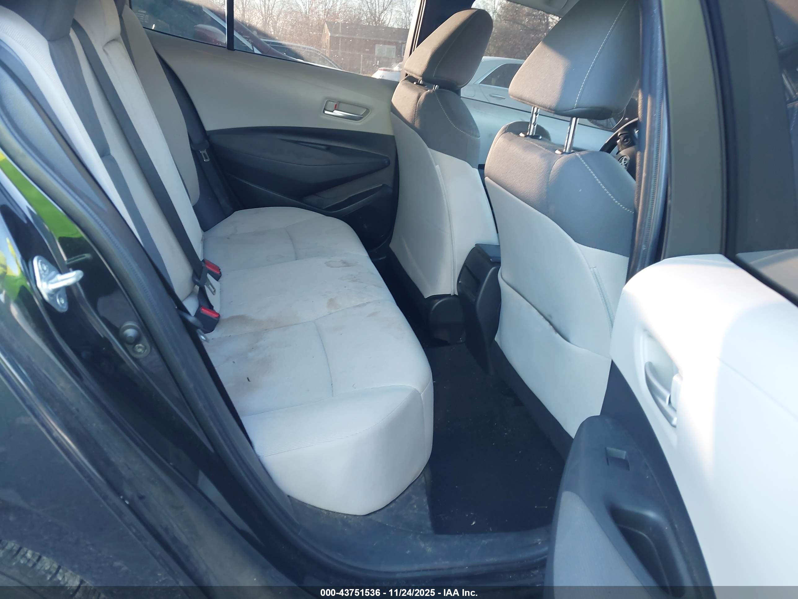 TOYOTA COROLLA image 8