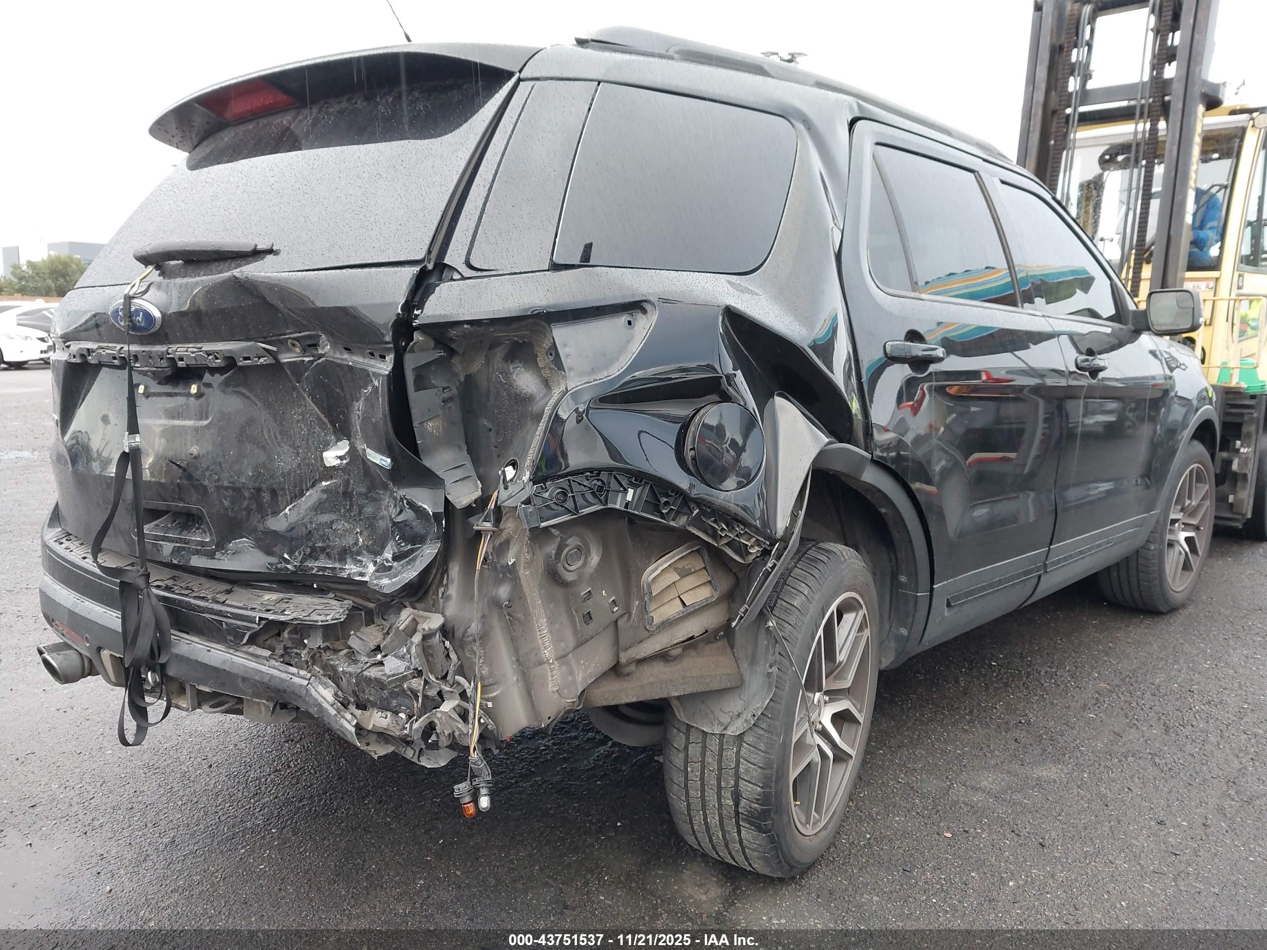 FORD EXPLORER image 4