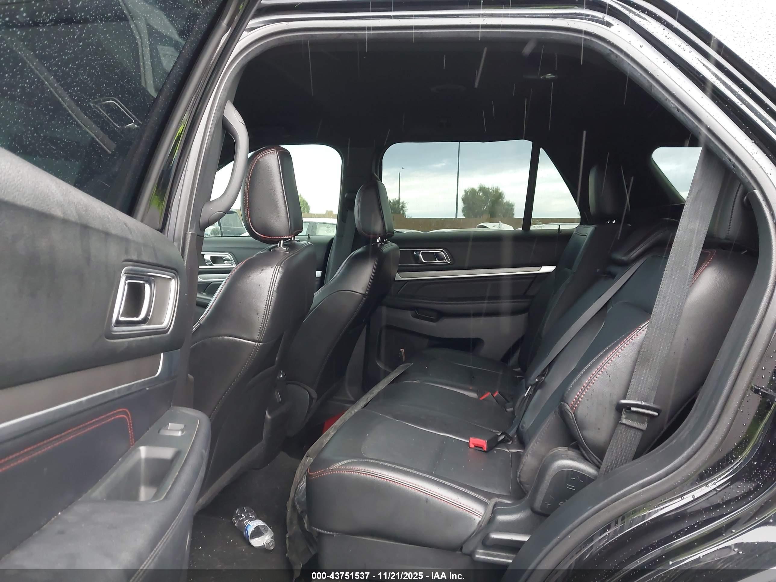 FORD EXPLORER image 8