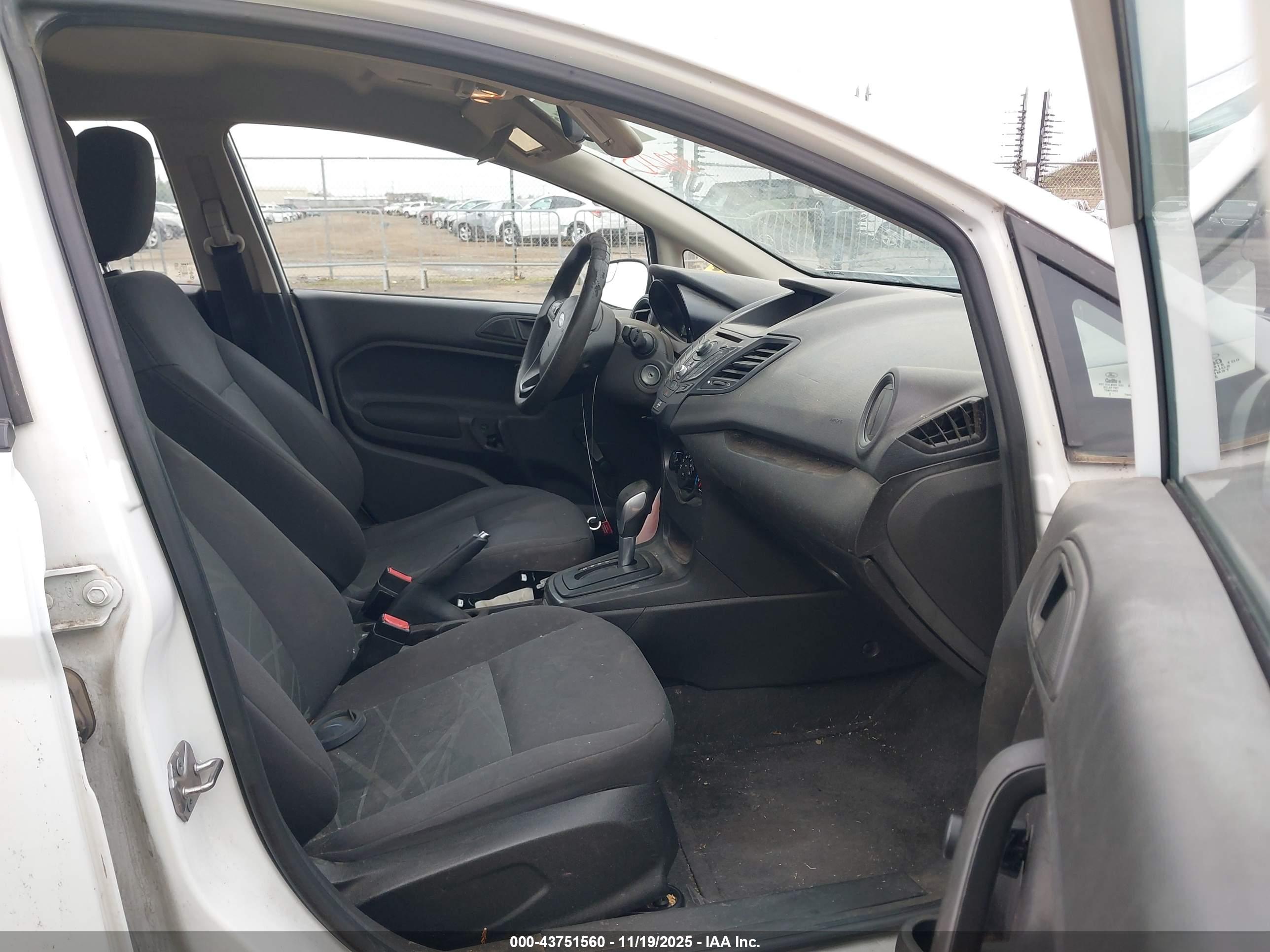 FORD FIESTA image 5