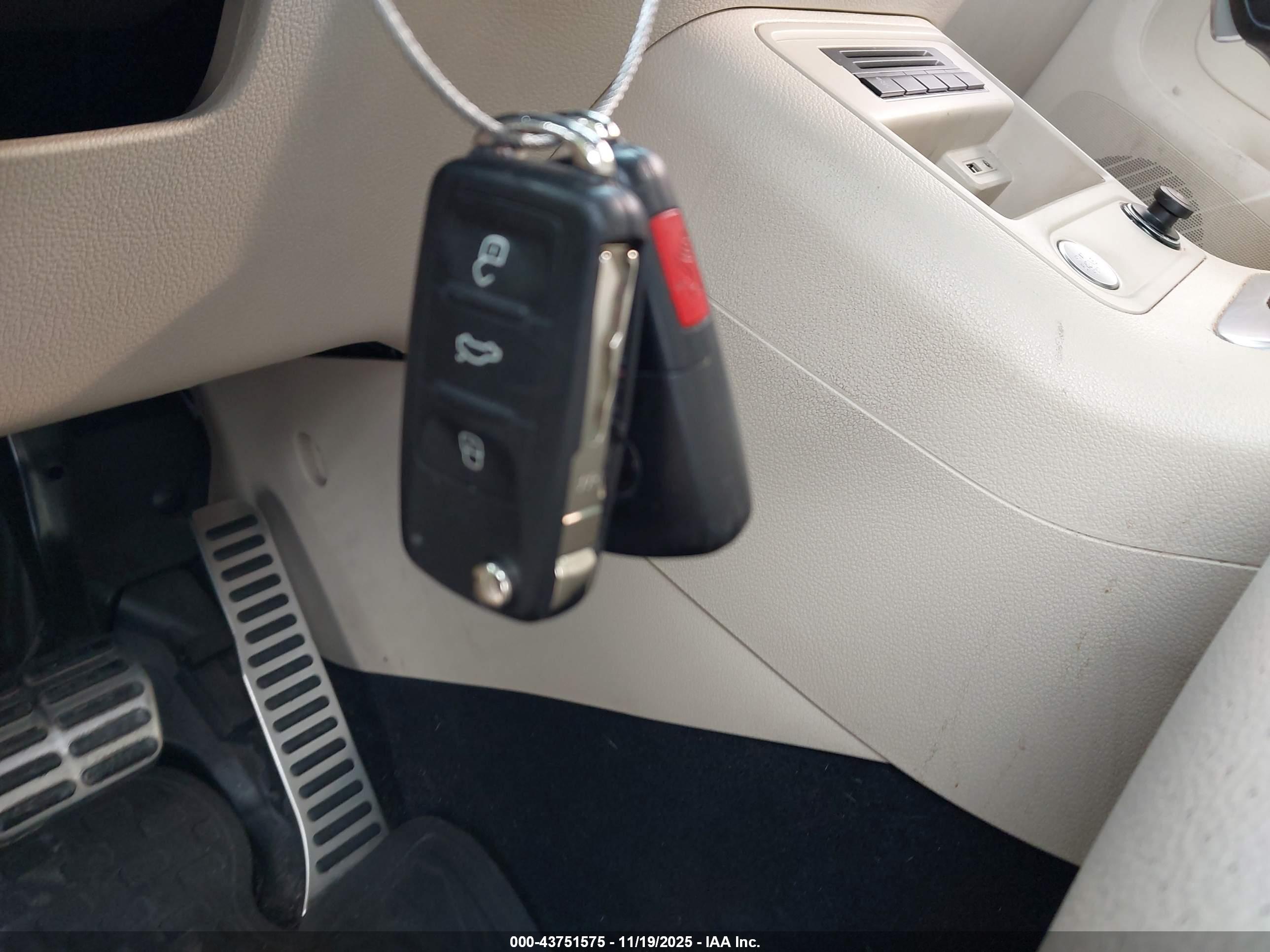 VOLKSWAGEN TIGUAN image 11